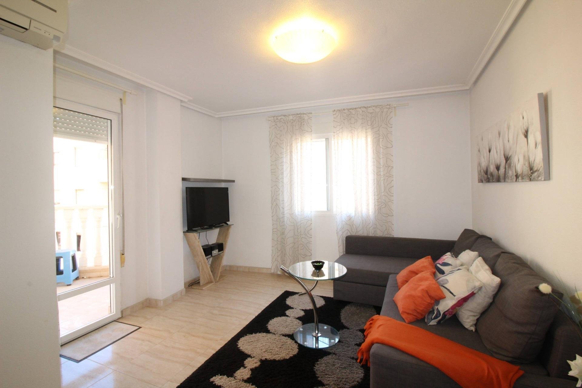 Resale - Apartment / Flat * - Torrevieja *