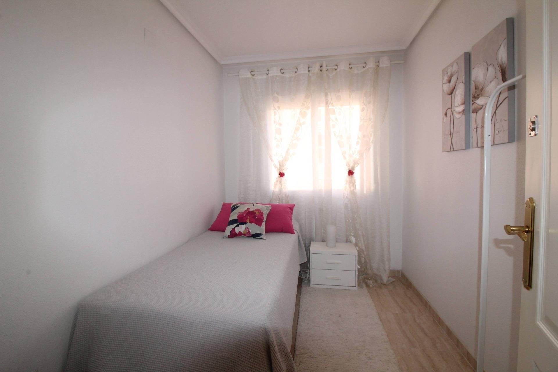 Resale - Apartment / Flat * - Torrevieja *