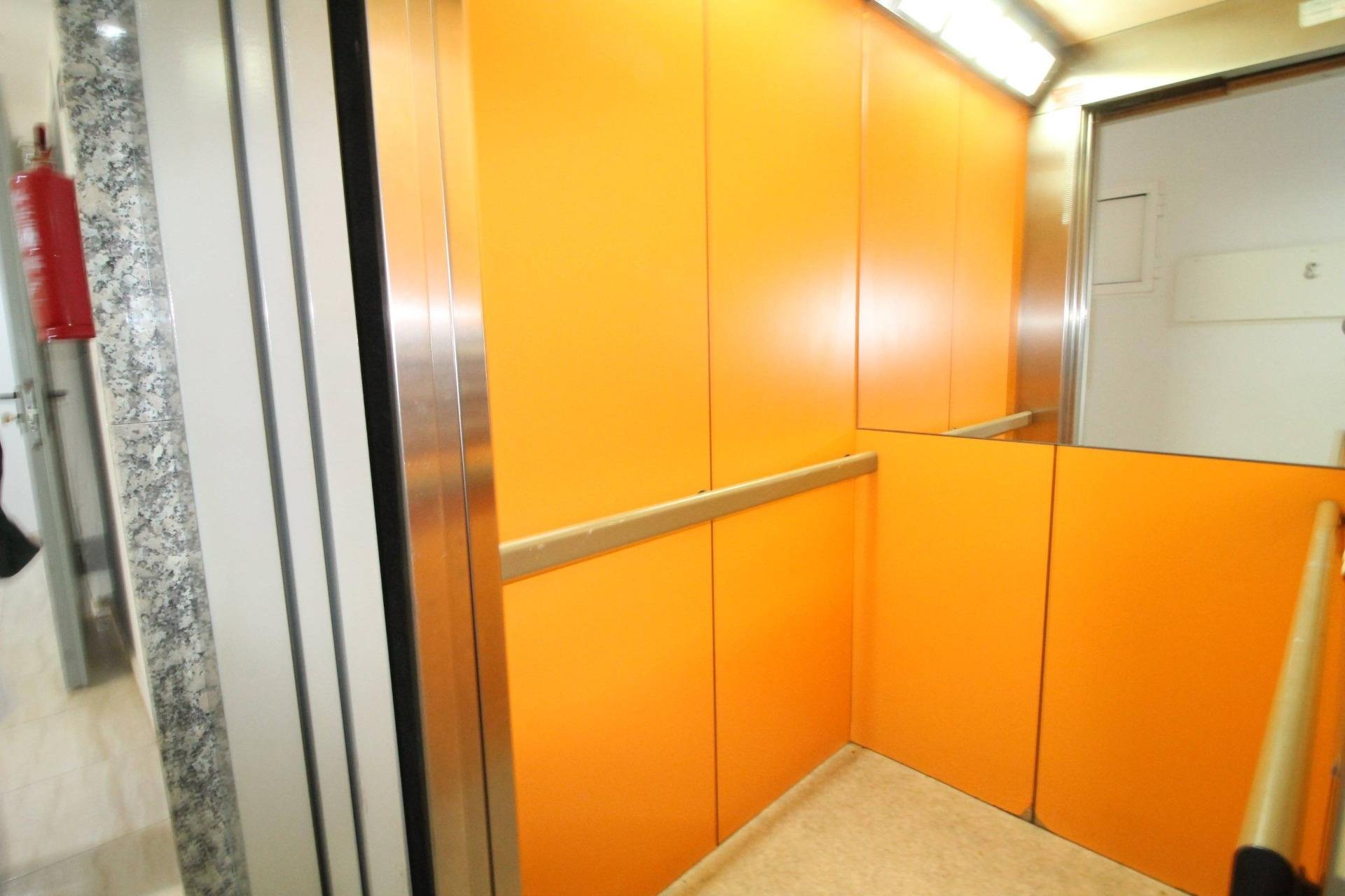 Resale - Apartment / Flat * - Torrevieja *
