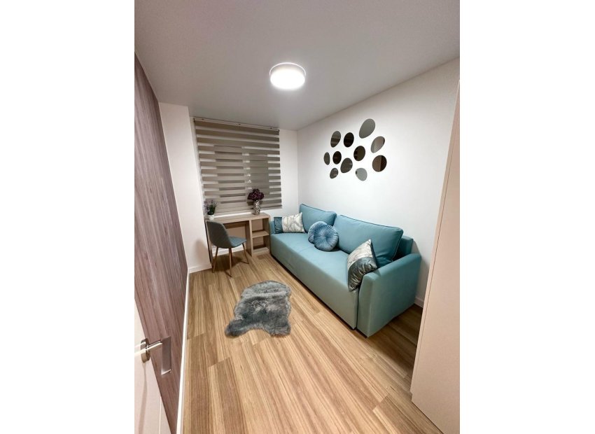Resale - Apartment / Flat * - Torrevieja *