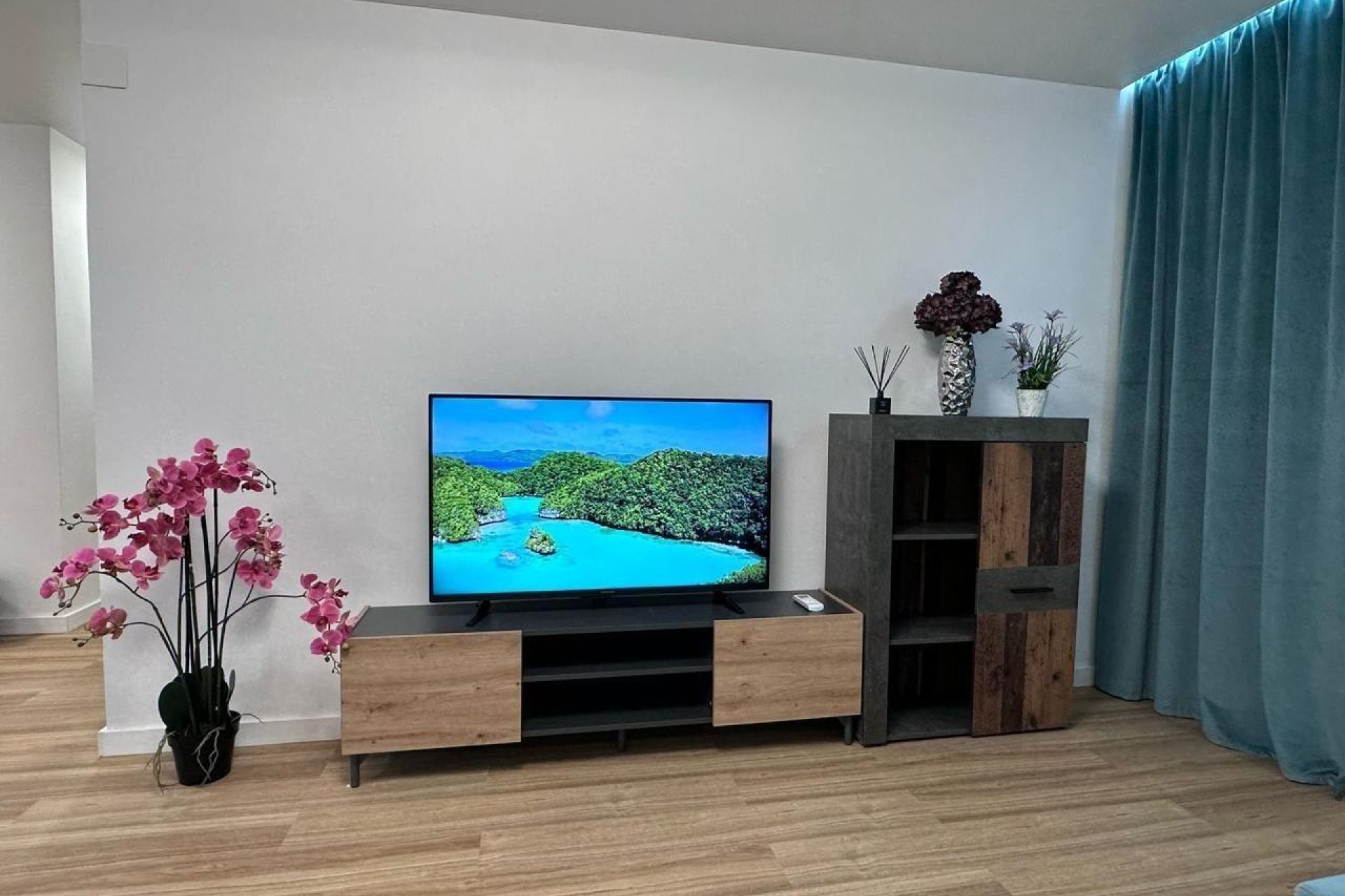 Resale - Apartment / Flat * - Torrevieja *