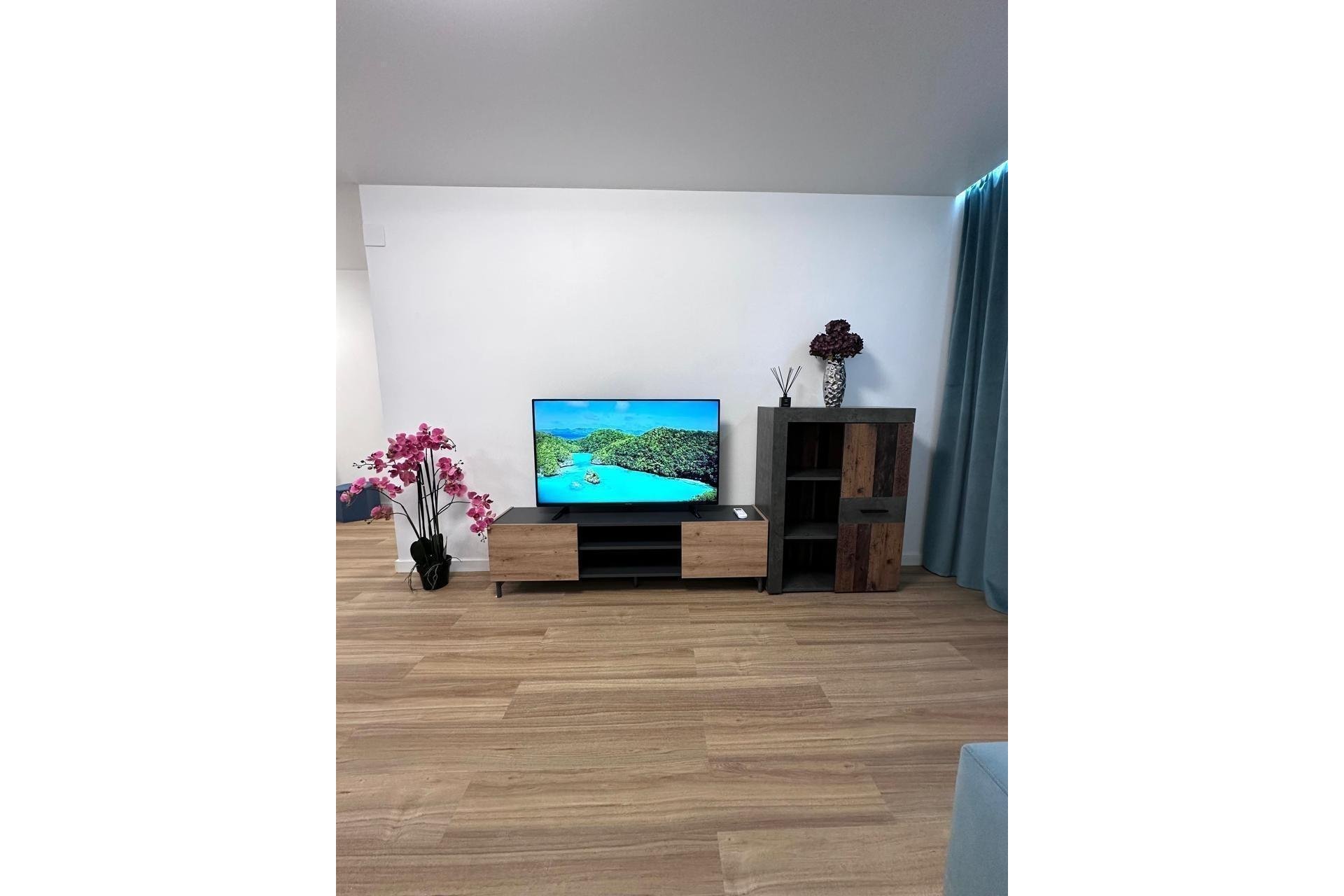Resale - Apartment / Flat * - Torrevieja *