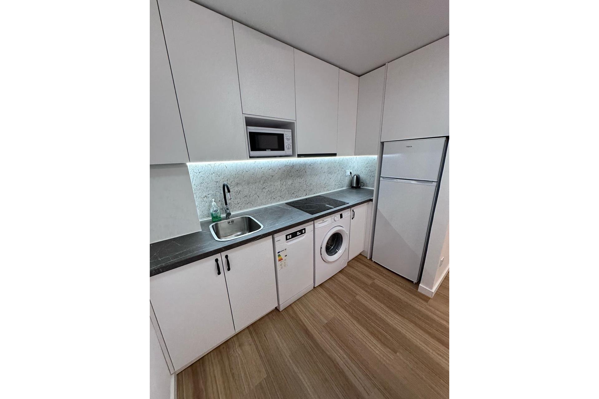 Resale - Apartment / Flat * - Torrevieja *