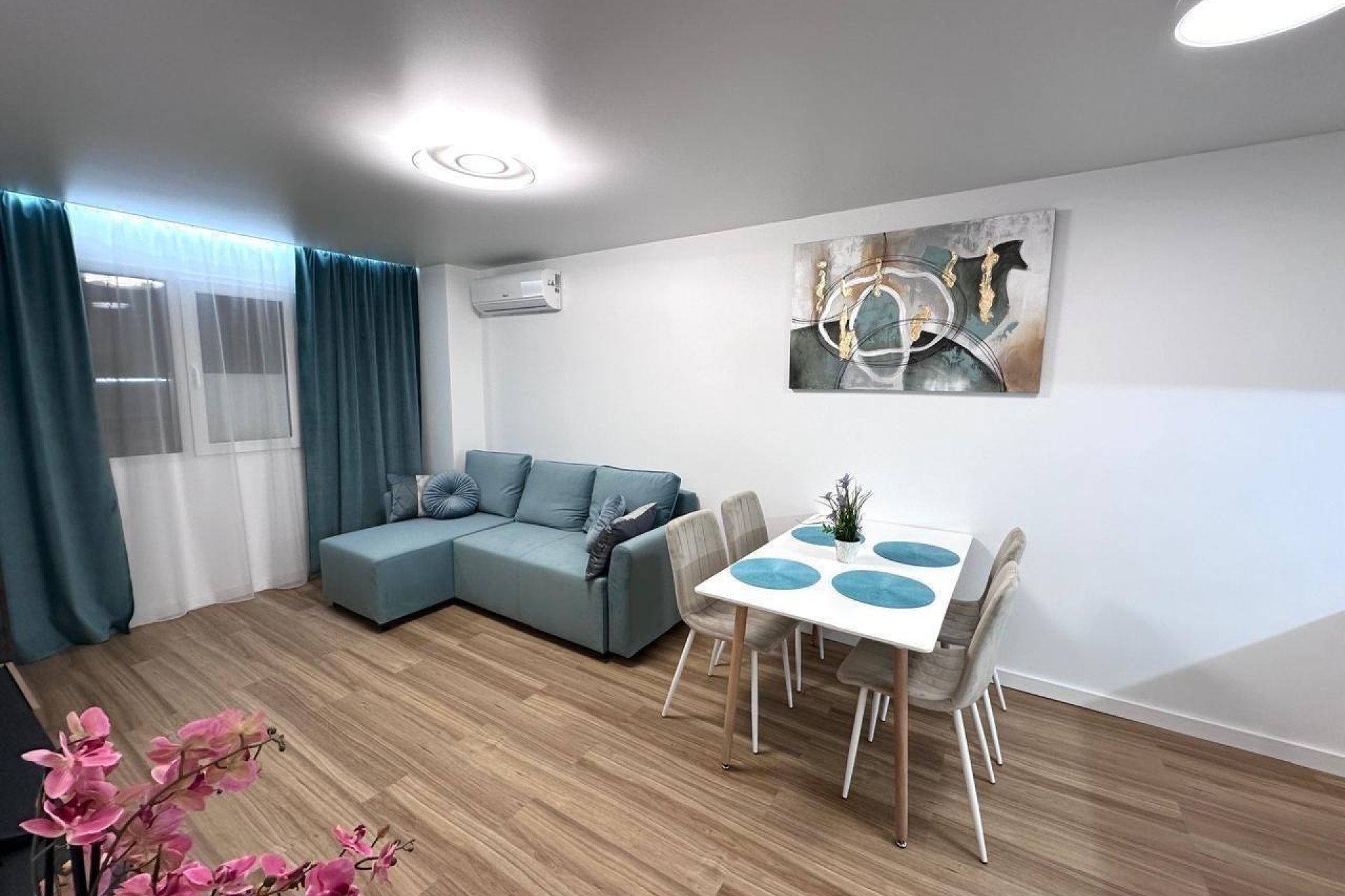 Resale - Apartment / Flat * - Torrevieja *
