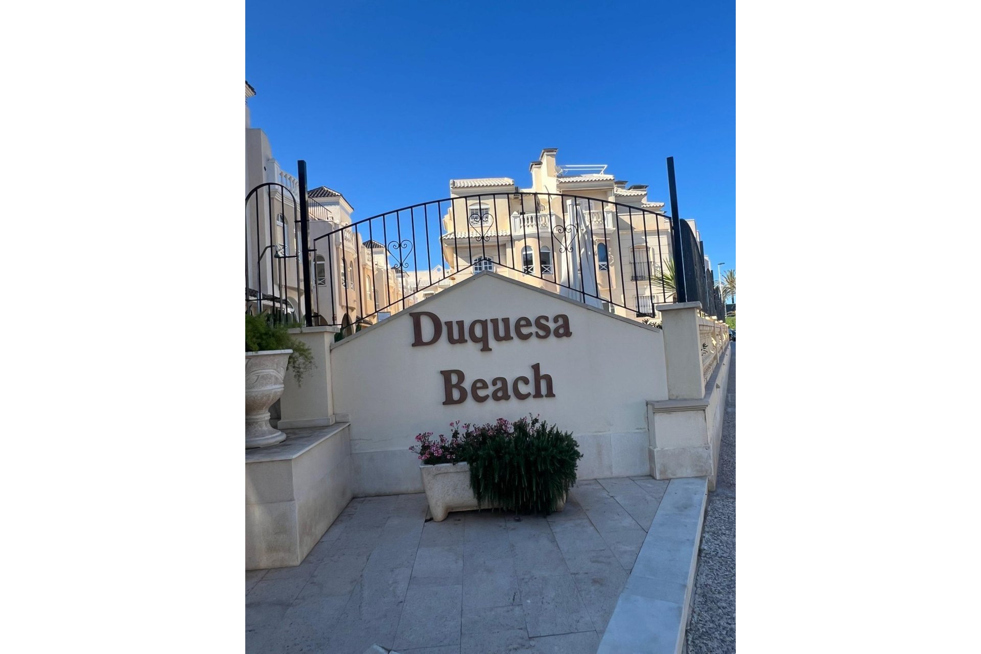 Resale - Apartment / Flat * - Torrevieja *