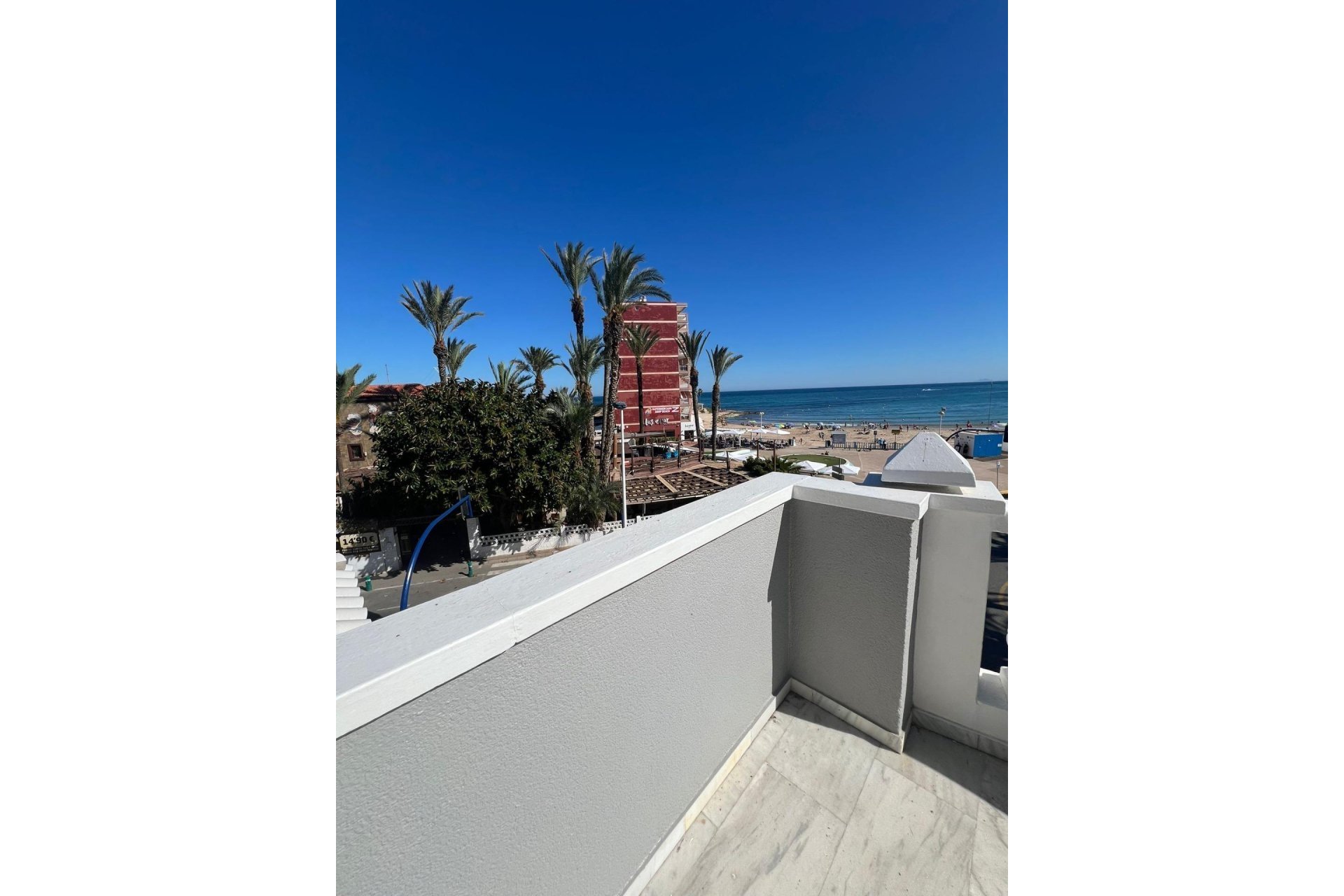 Resale - Apartment / Flat * - Torrevieja *