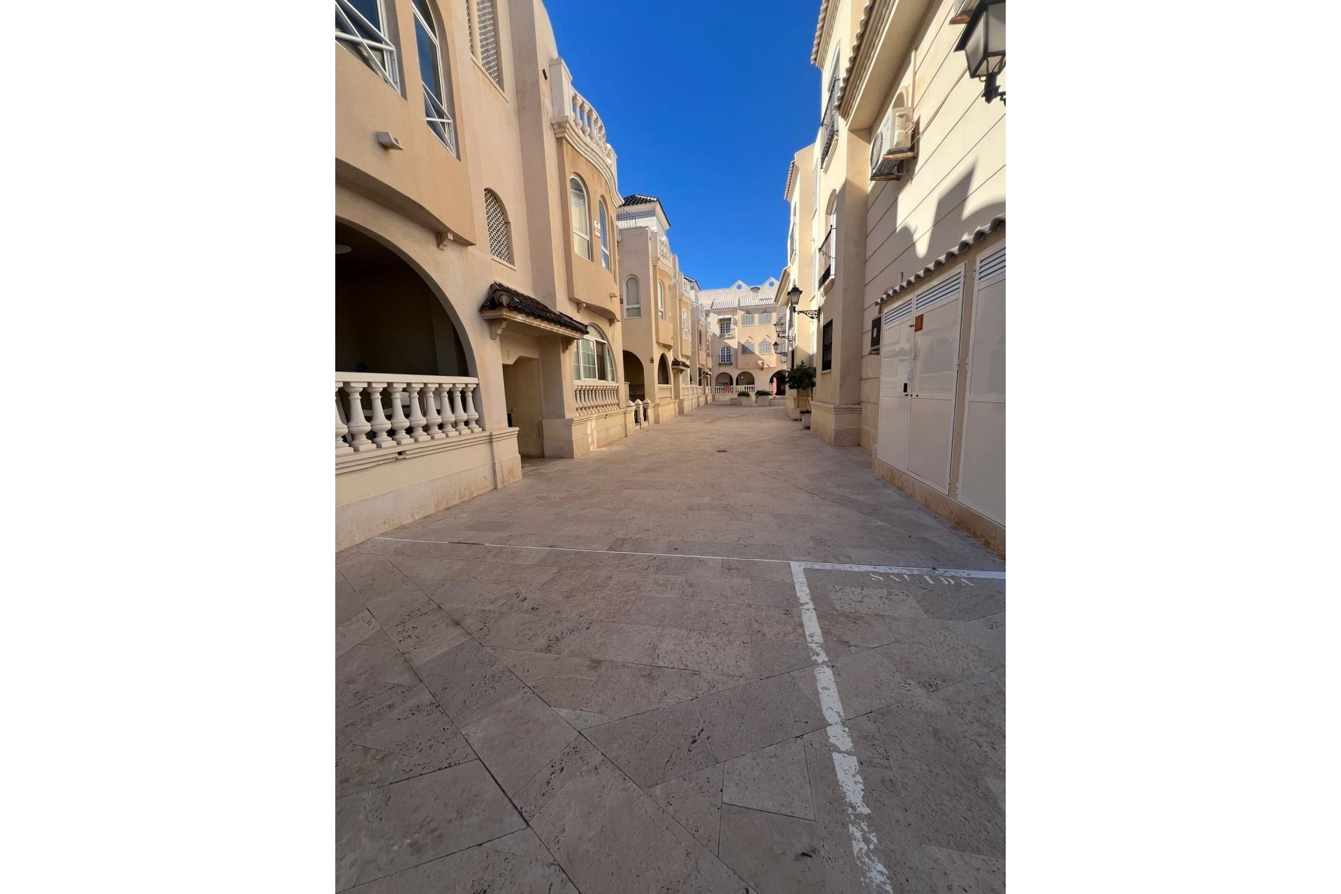 Resale - Apartment / Flat * - Torrevieja *