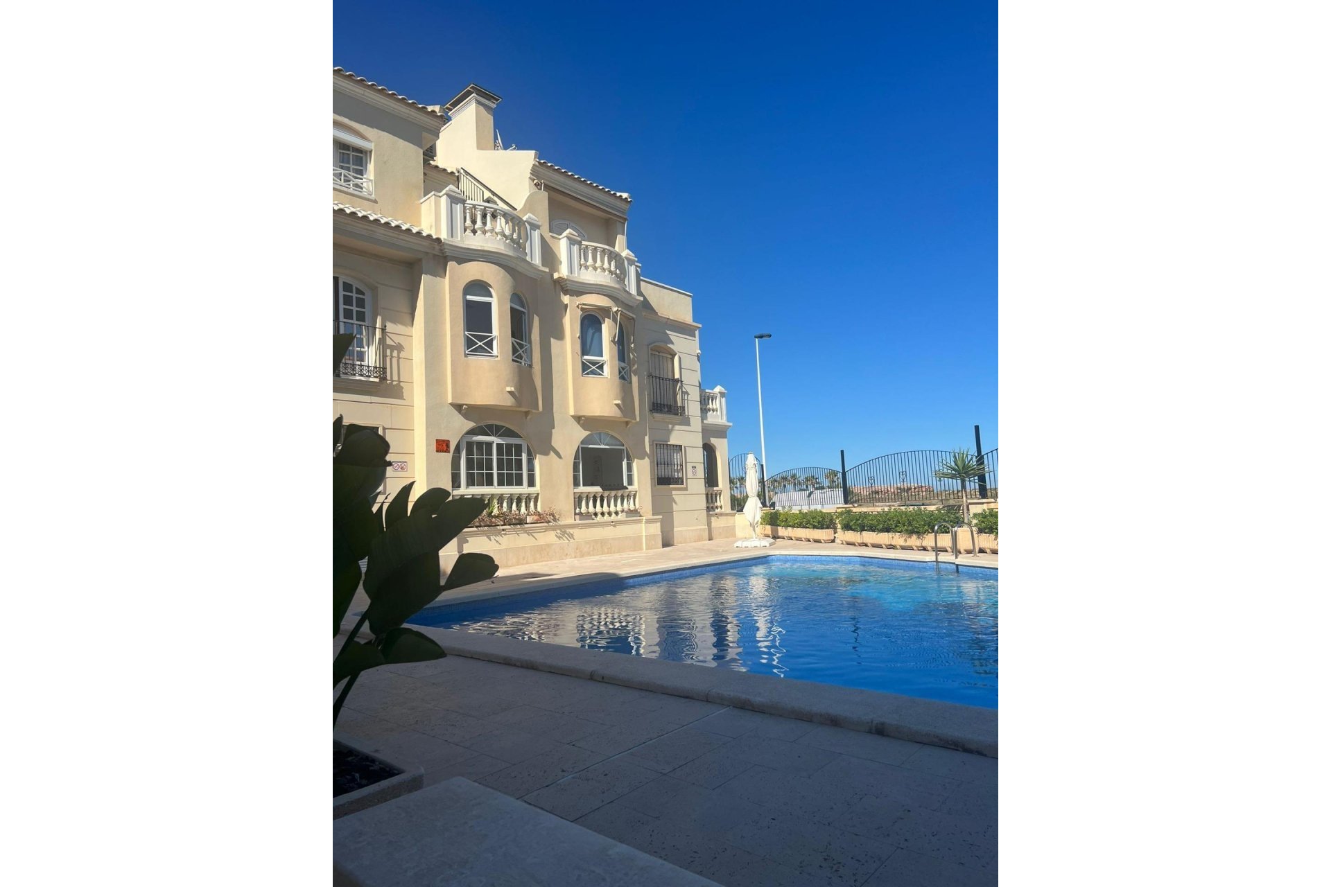 Resale - Apartment / Flat * - Torrevieja *