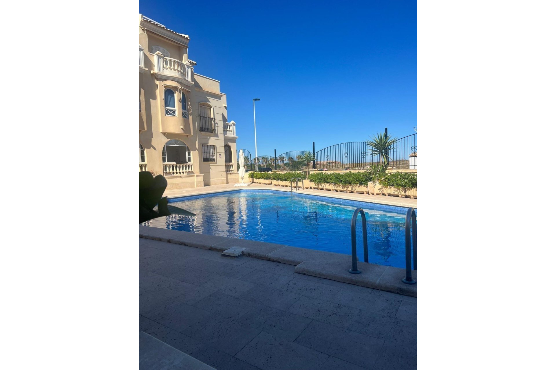 Resale - Apartment / Flat * - Torrevieja *