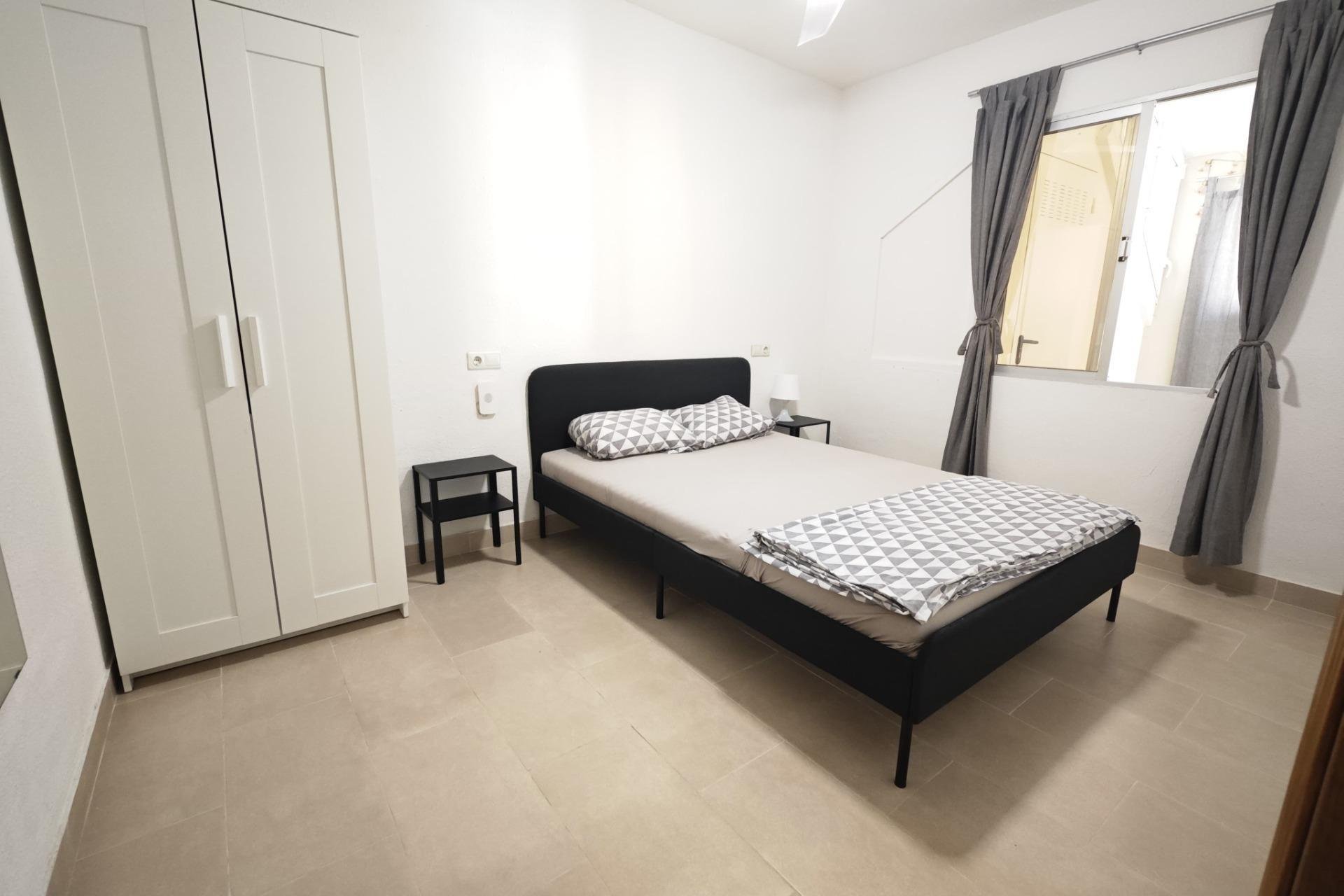 Resale - Apartment / Flat * - Torrevieja *