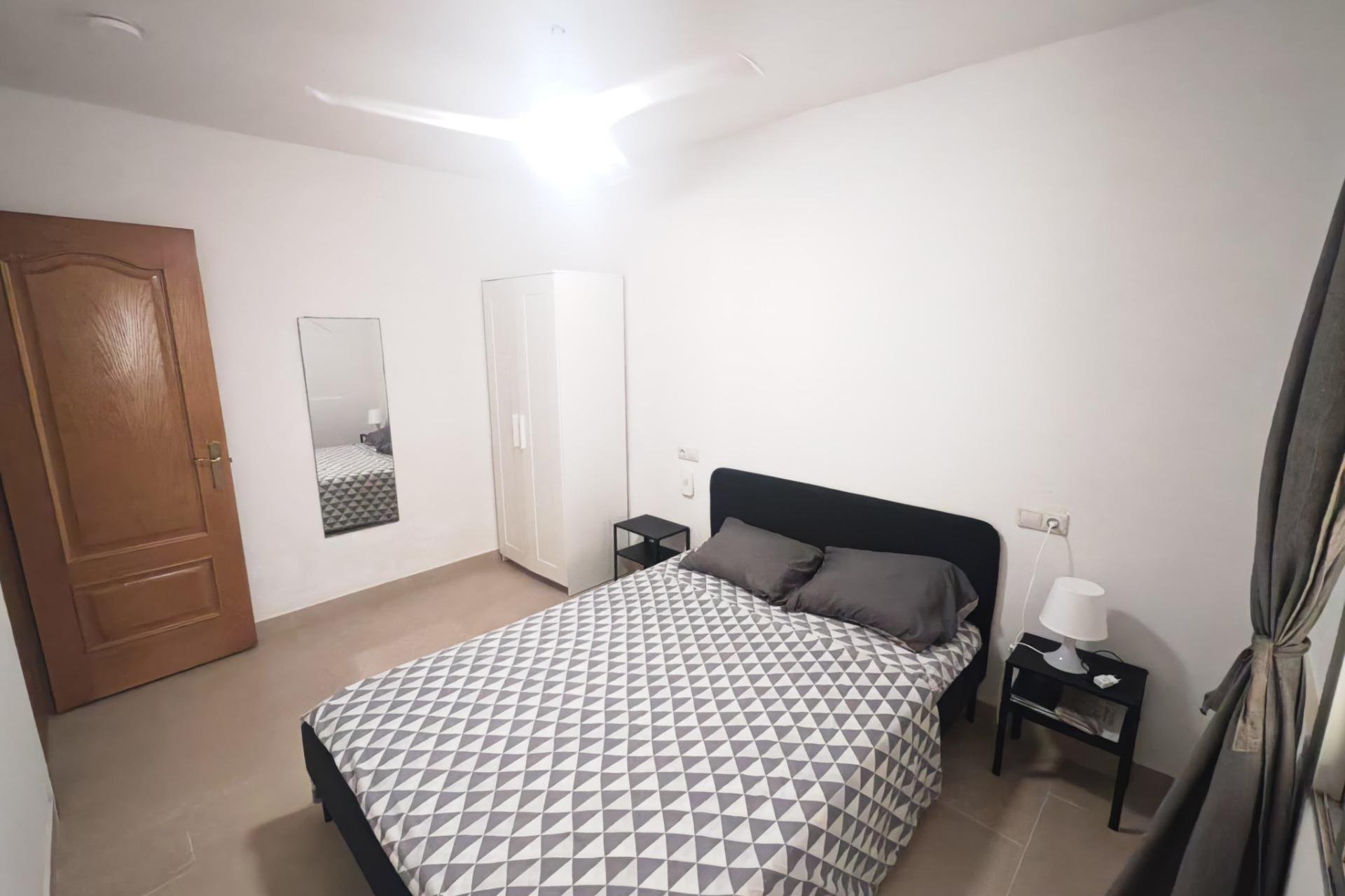 Resale - Apartment / Flat * - Torrevieja *