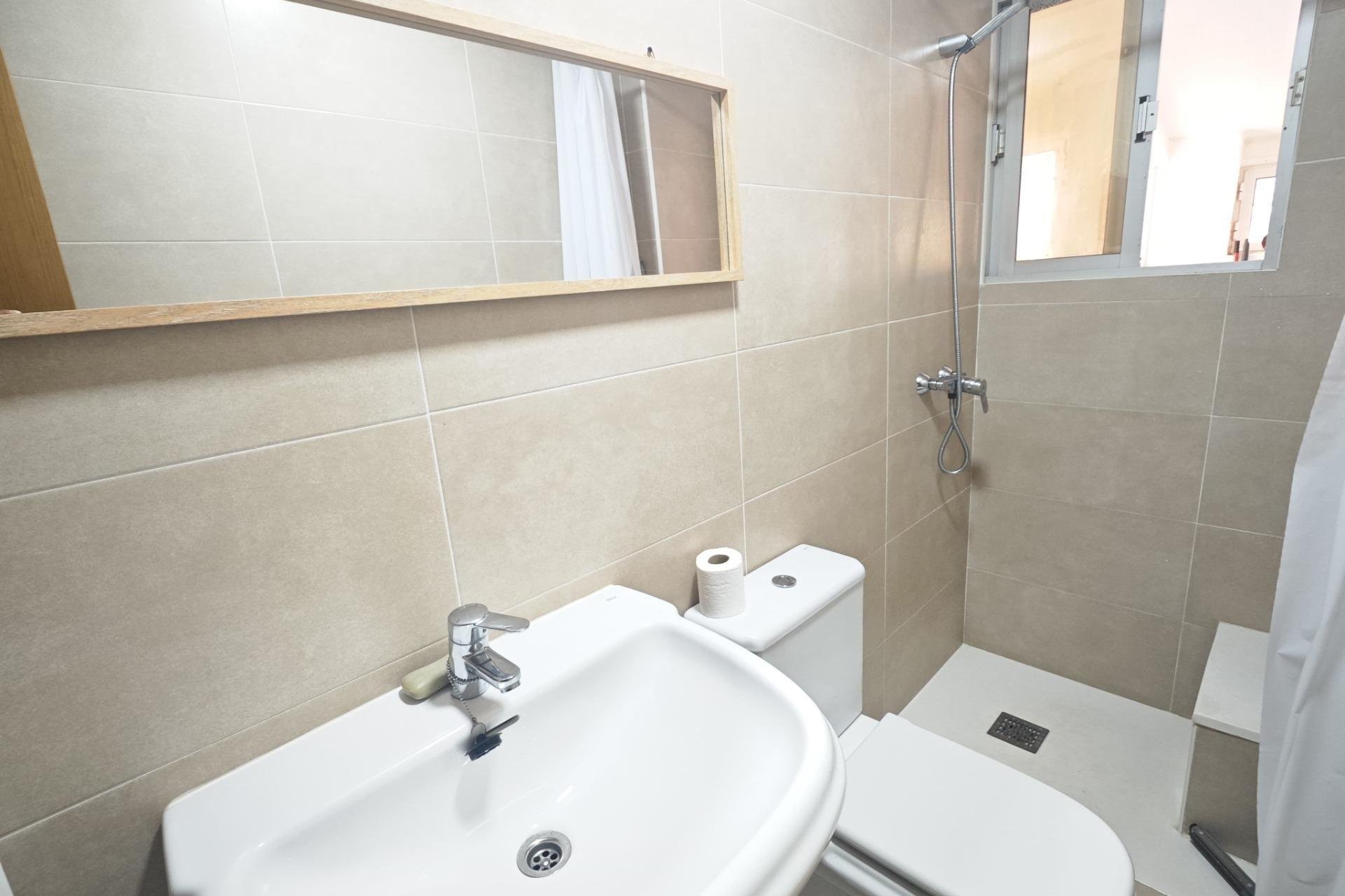 Resale - Apartment / Flat * - Torrevieja *
