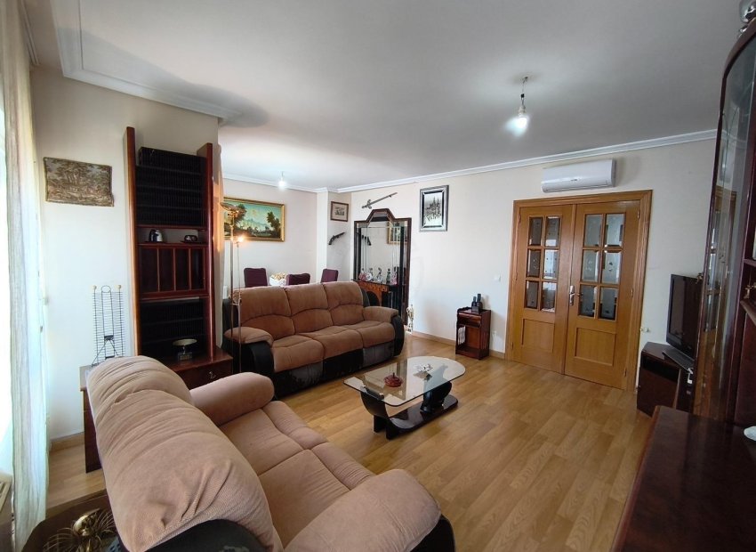 Resale - Apartment / Flat * - Torrevieja *