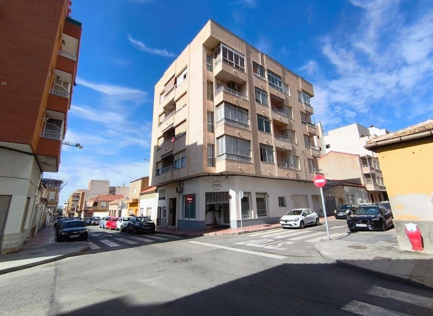 Resale - Apartment / Flat * - Torrevieja *