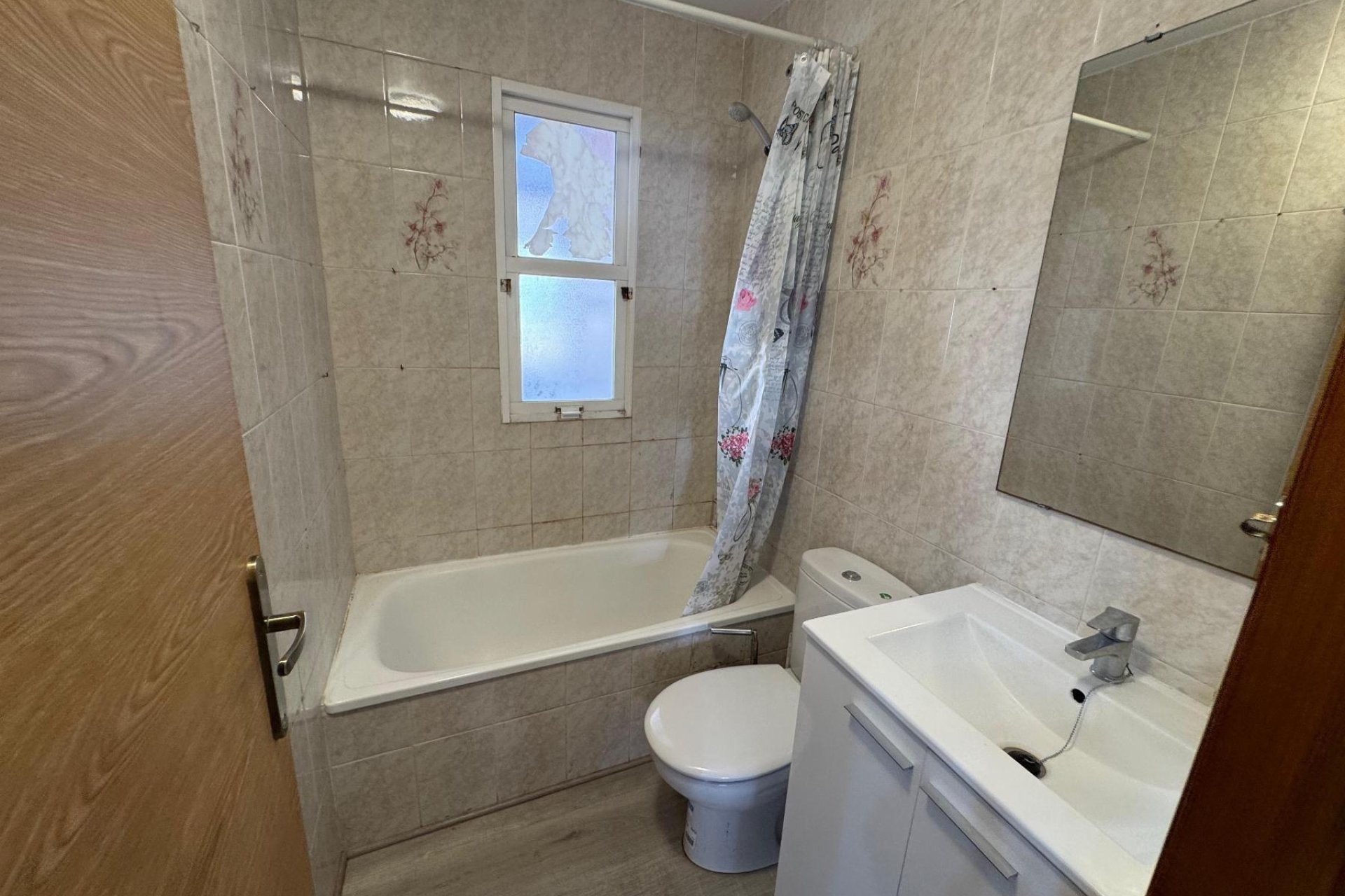 Resale - Apartment / Flat * - Torrevieja *