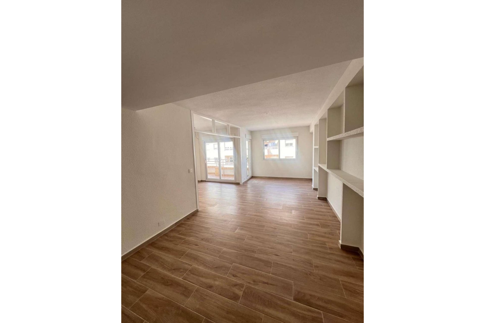Resale - Apartment / Flat * - Torrevieja *