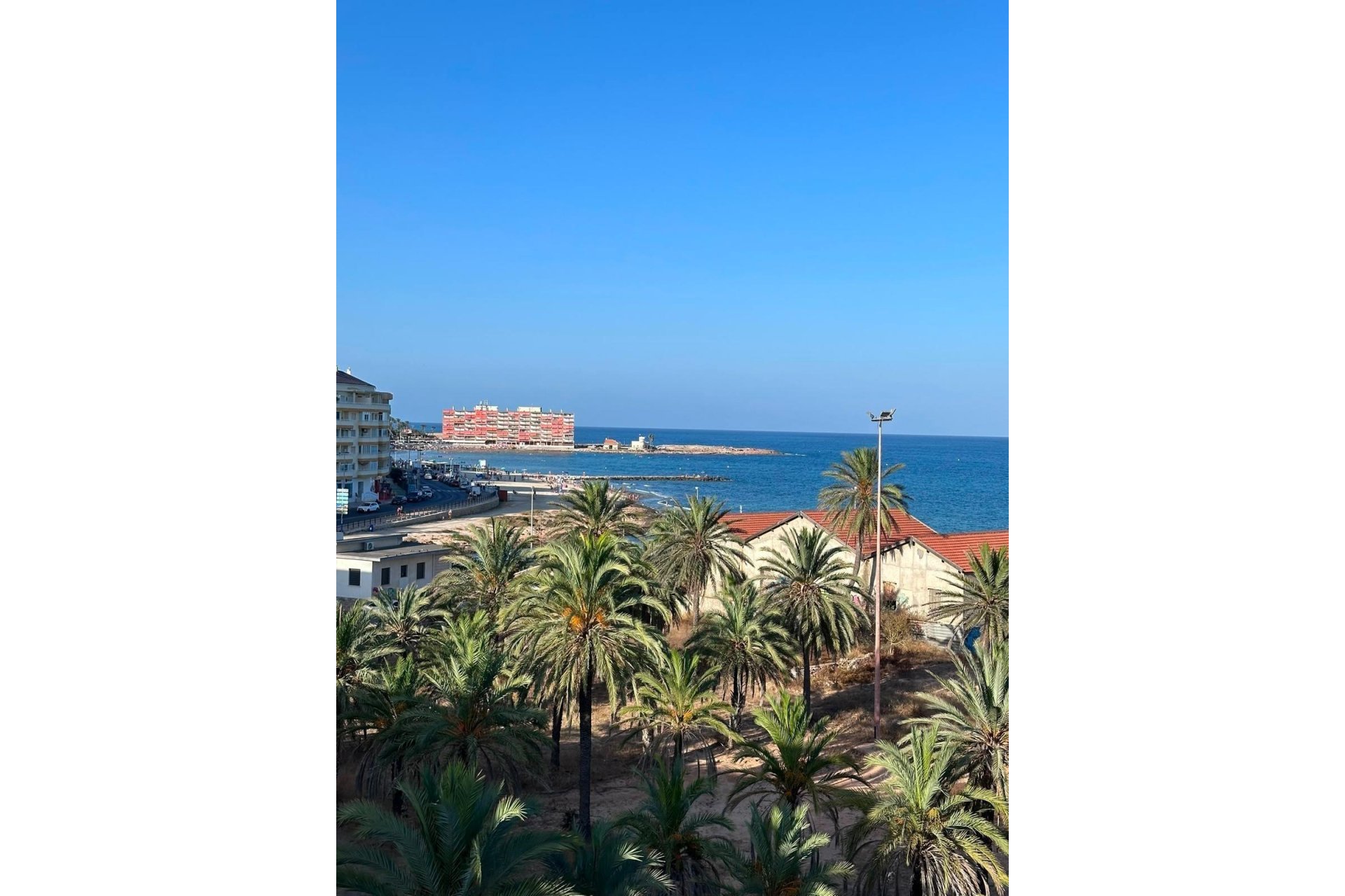 Resale - Apartment / Flat * - Torrevieja *