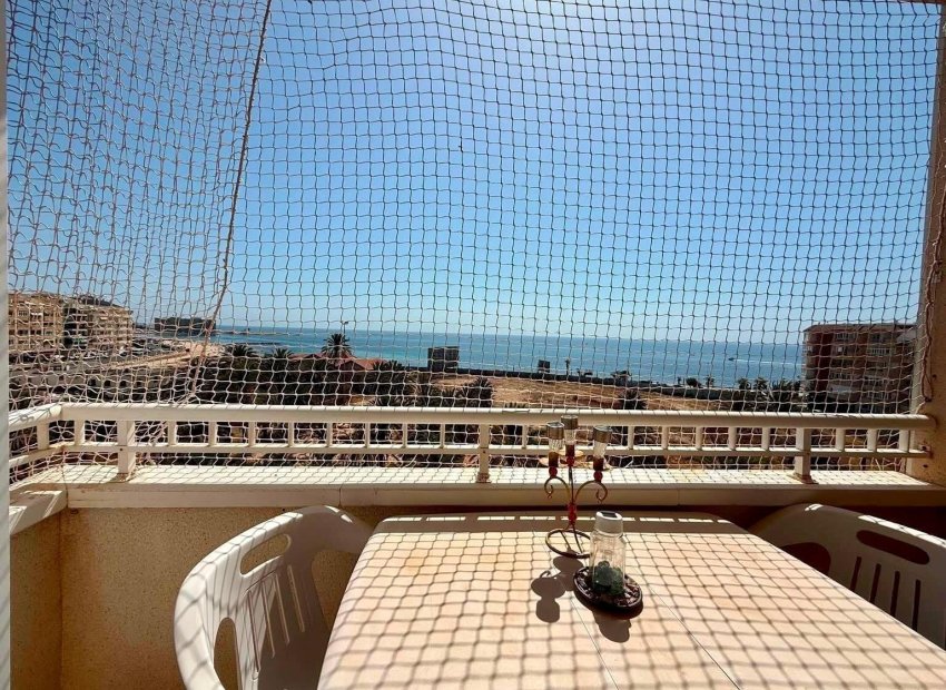 Resale - Apartment / Flat * - Torrevieja *