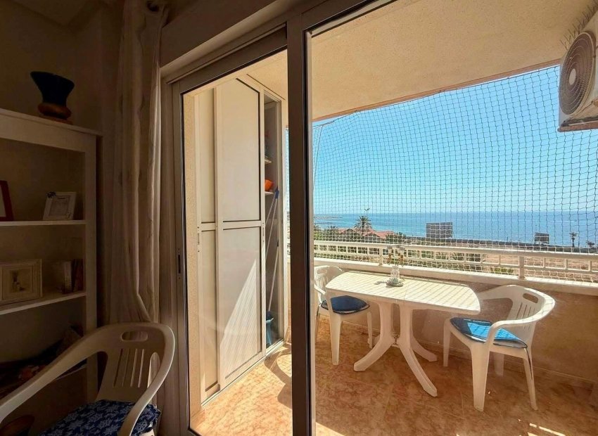 Resale - Apartment / Flat * - Torrevieja *