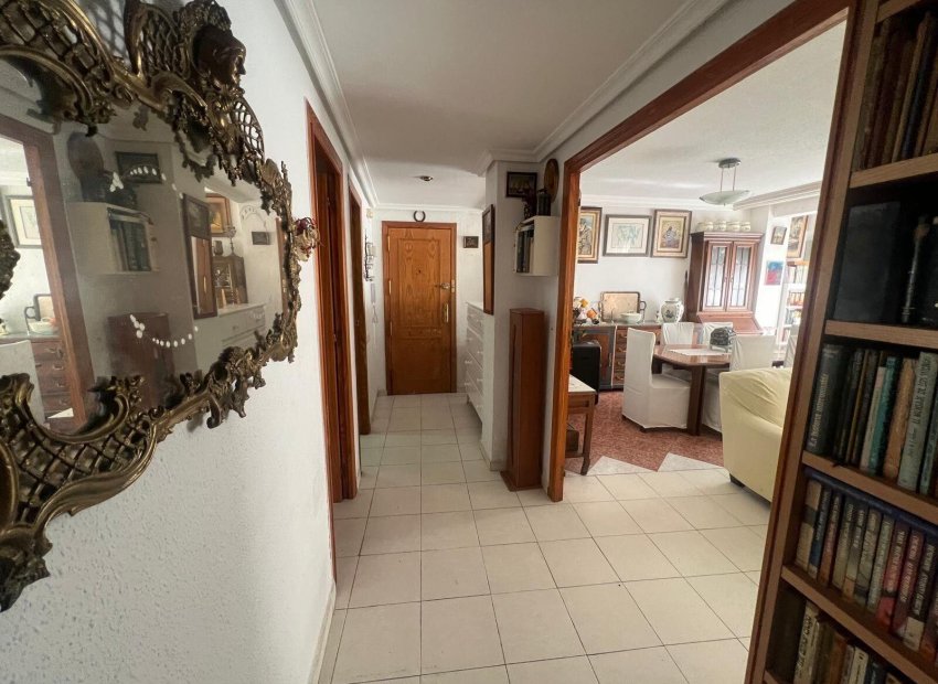 Resale - Apartment / Flat * - Torrevieja *