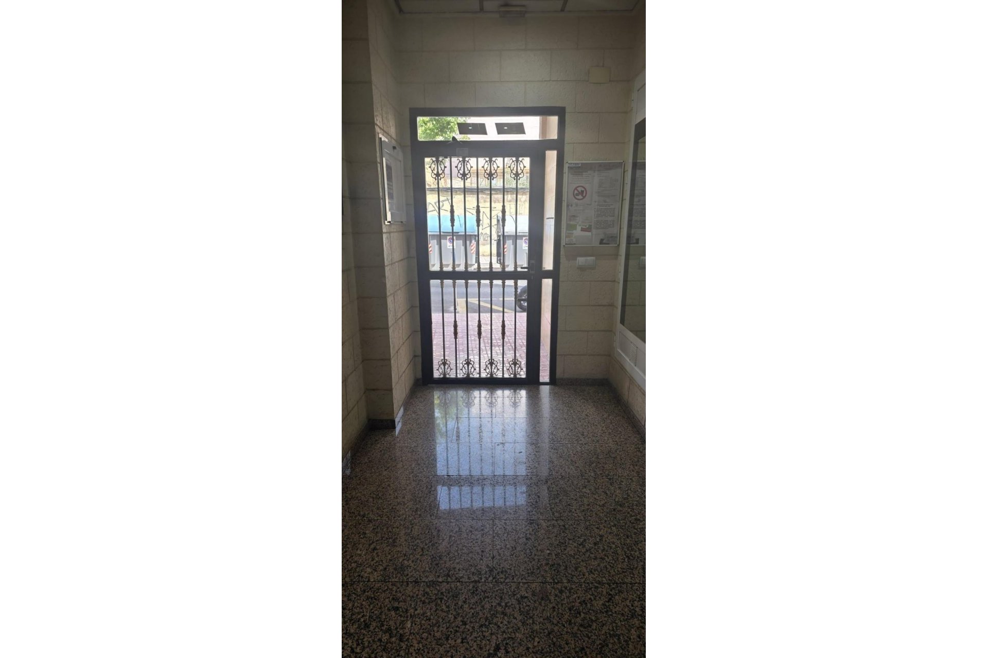 Resale - Apartment / Flat * - Torrevieja *