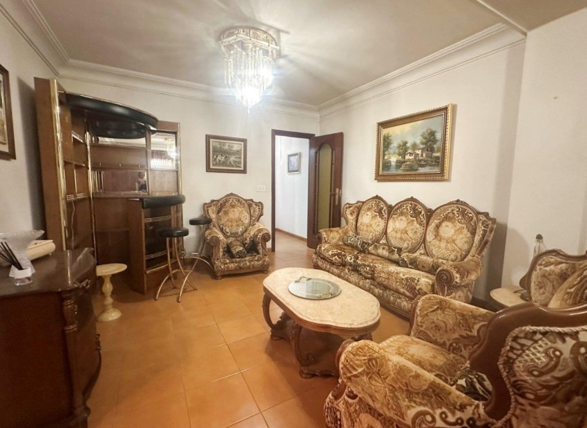Resale - Apartment / Flat * - Torrevieja *