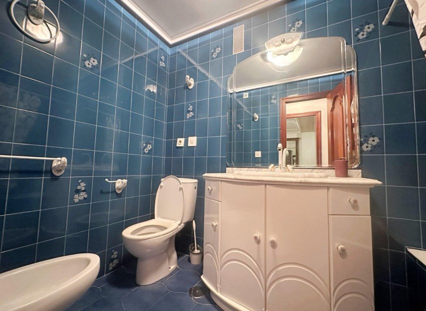 Resale - Apartment / Flat * - Torrevieja *