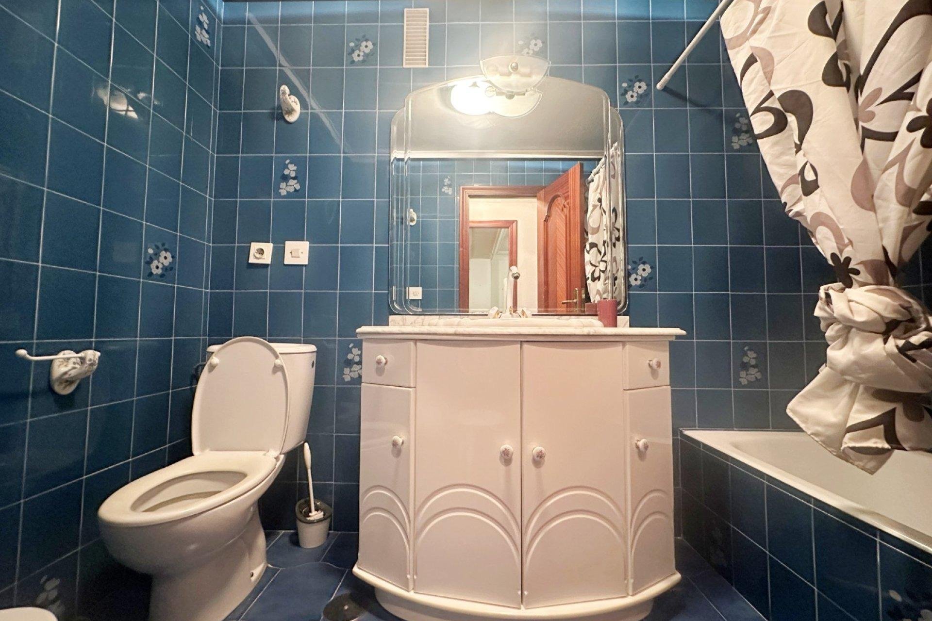 Resale - Apartment / Flat * - Torrevieja *