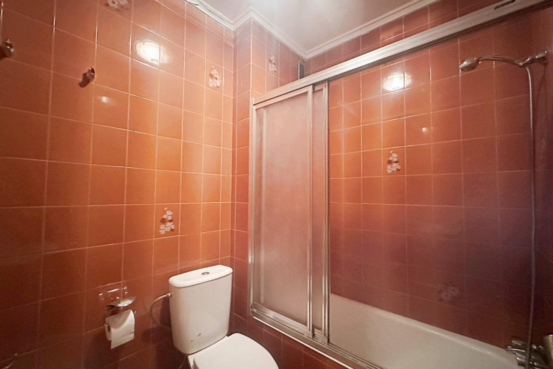 Resale - Apartment / Flat * - Torrevieja *