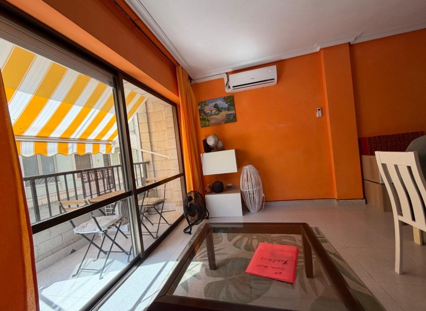 Resale - Apartment / Flat * - Torrevieja *