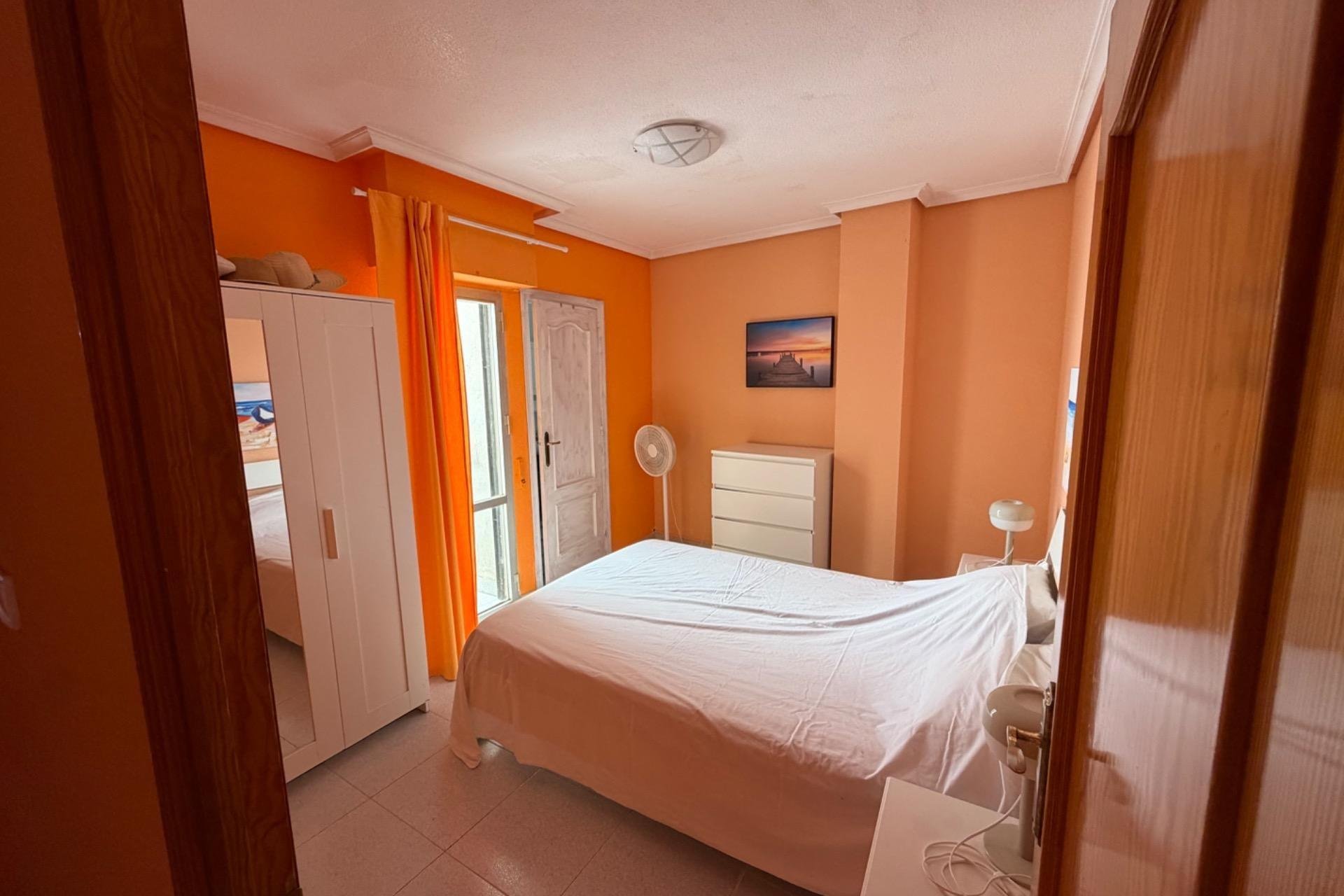 Resale - Apartment / Flat * - Torrevieja *