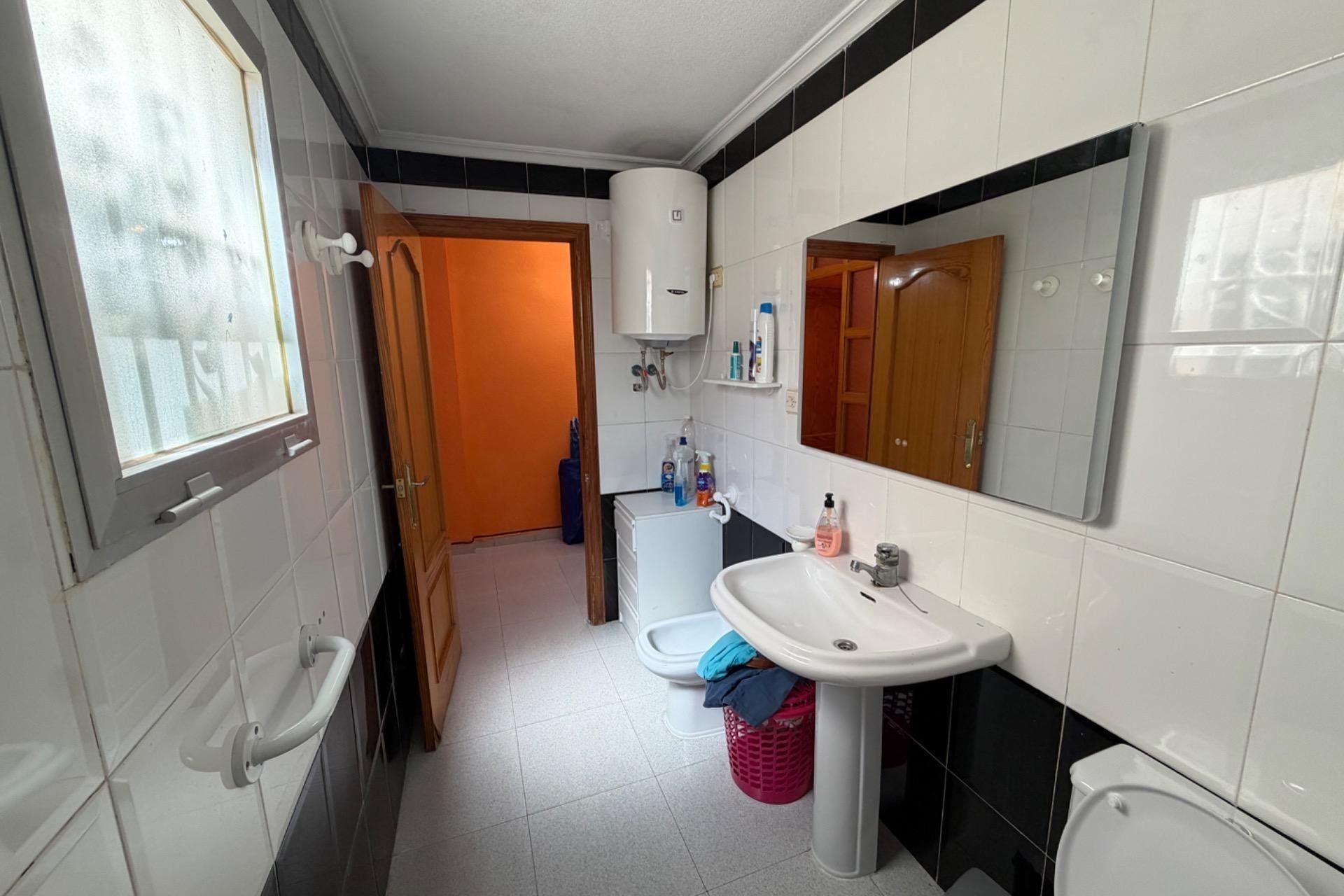 Resale - Apartment / Flat * - Torrevieja *