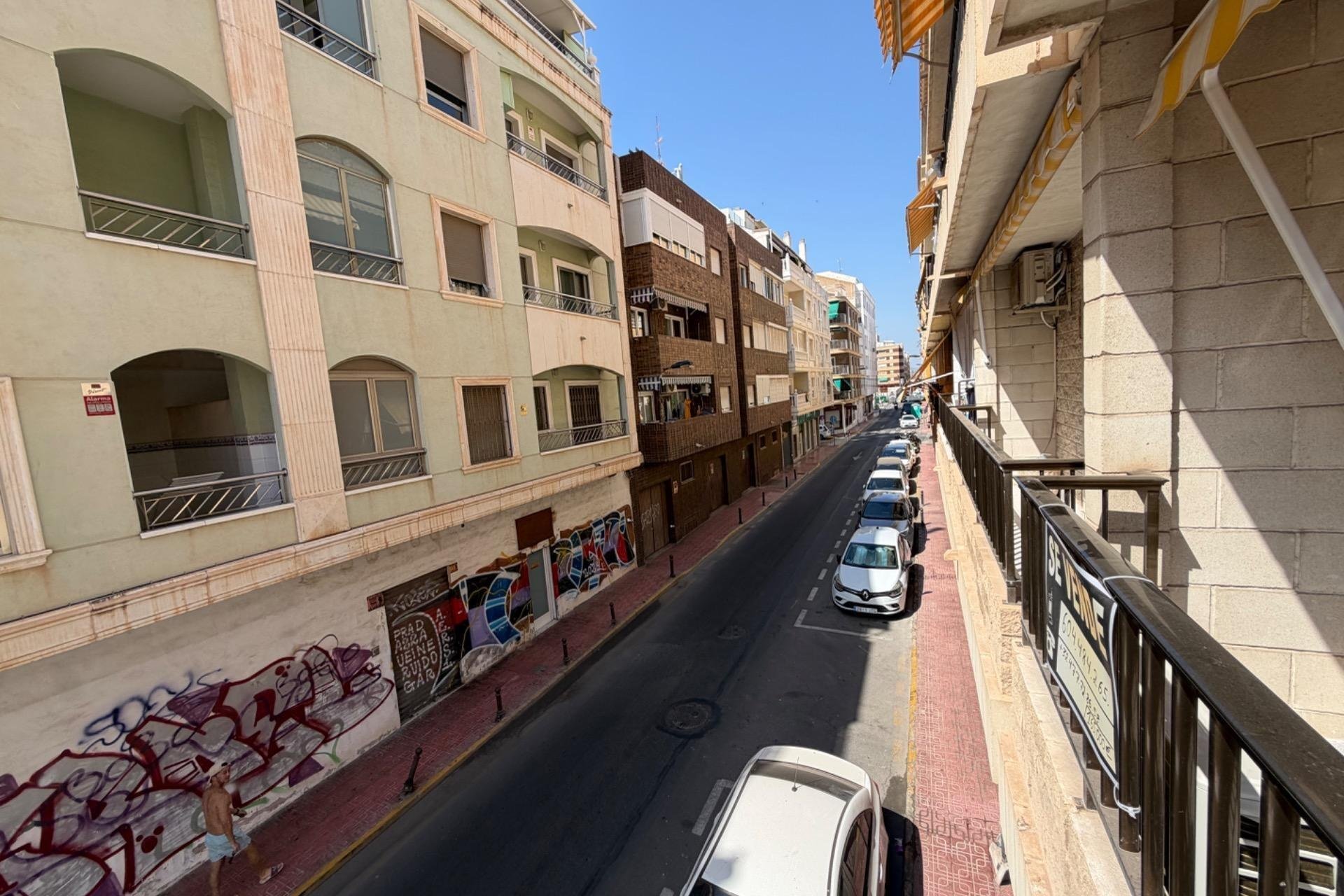 Resale - Apartment / Flat * - Torrevieja *