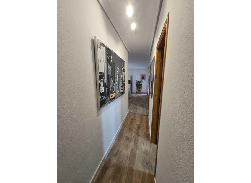 Resale - Apartment / Flat * - Torrevieja *