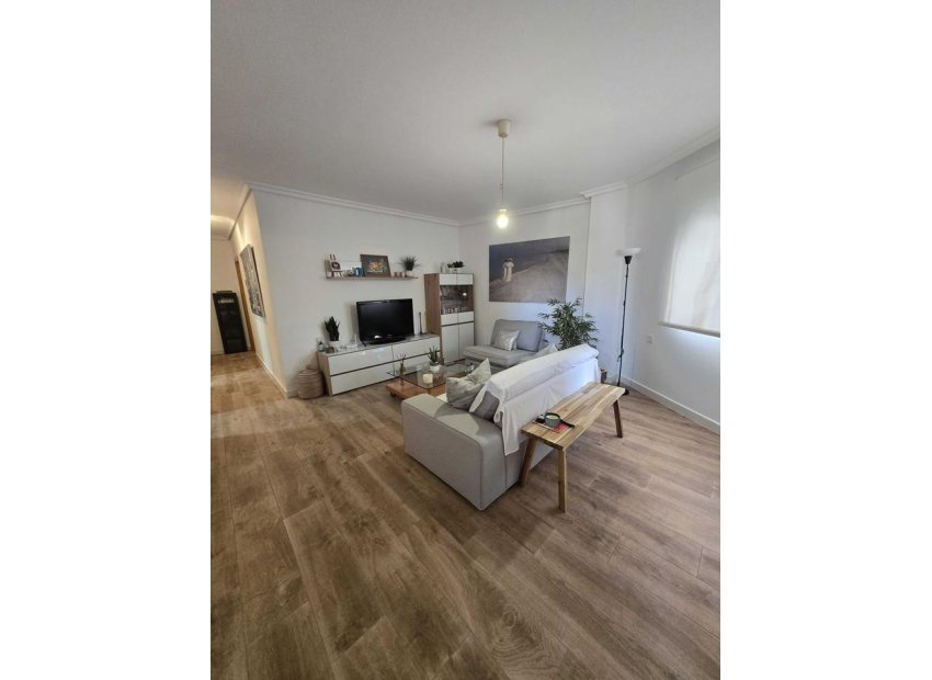 Resale - Apartment / Flat * - Torrevieja *