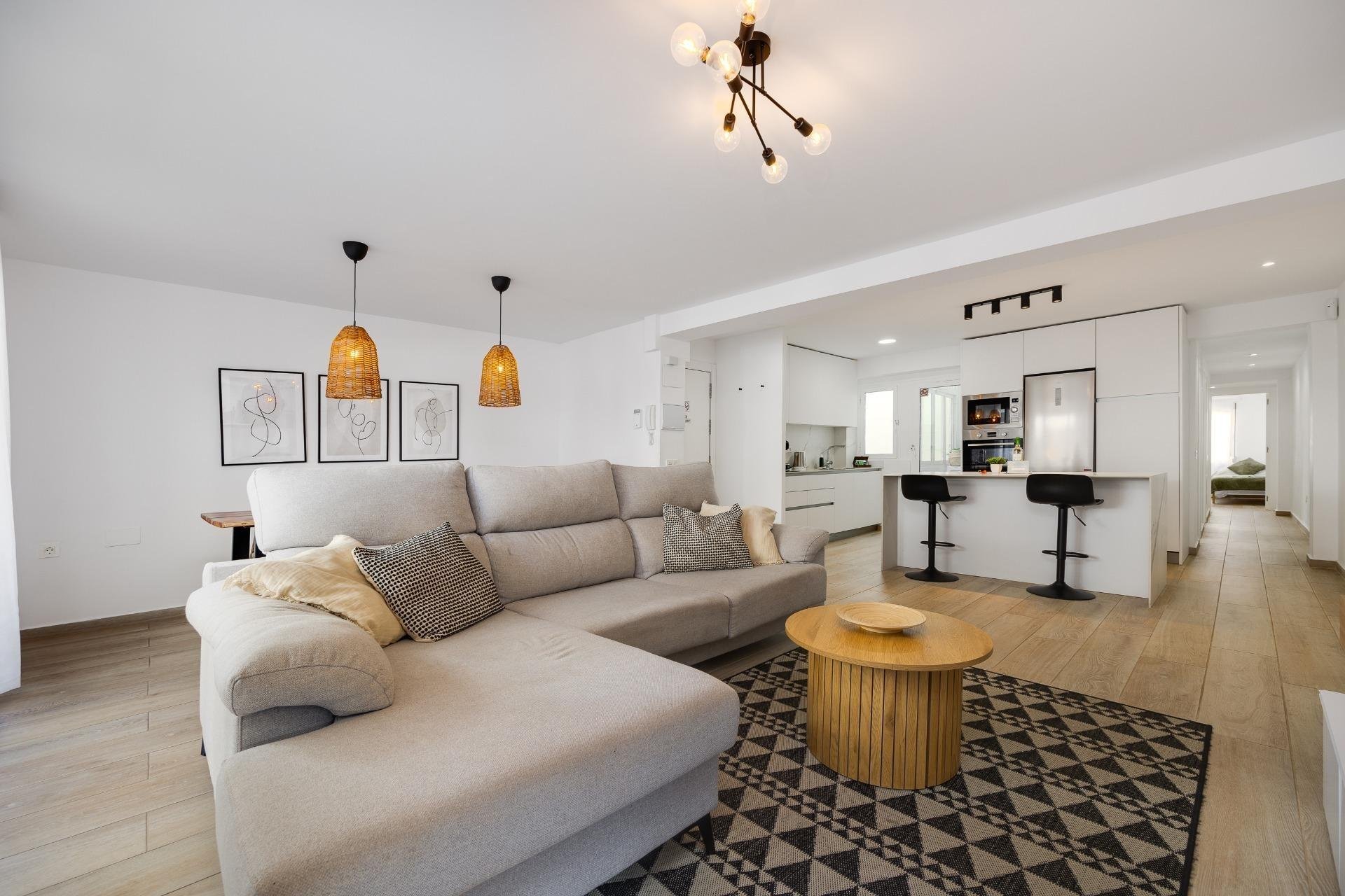 Resale - Apartment / Flat * - Torrevieja *
