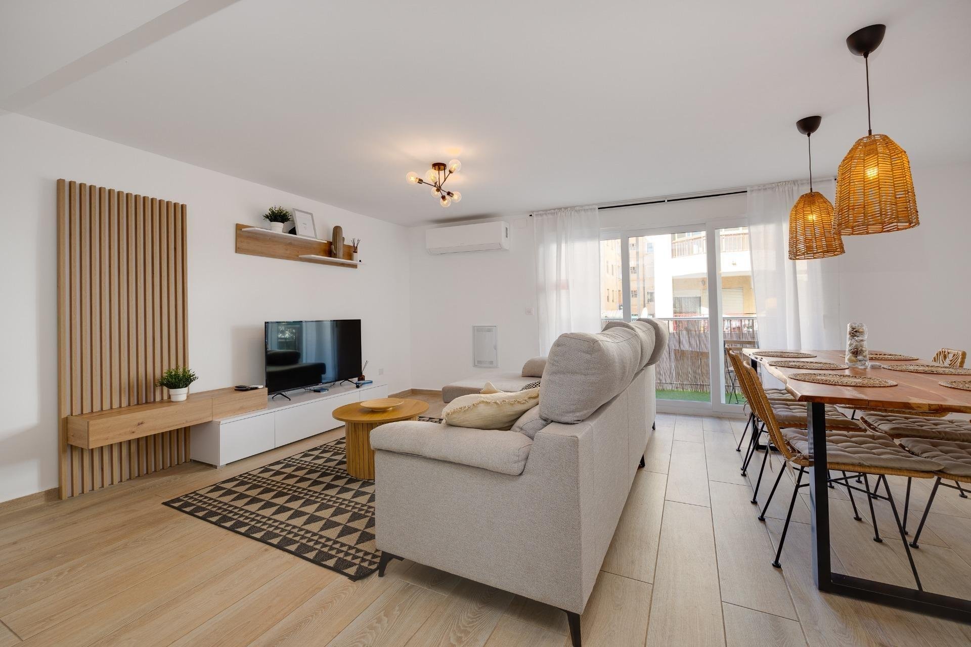 Resale - Apartment / Flat * - Torrevieja *