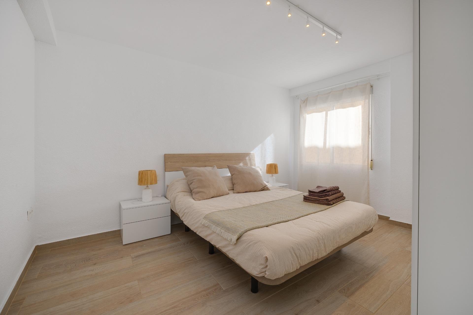 Resale - Apartment / Flat * - Torrevieja *