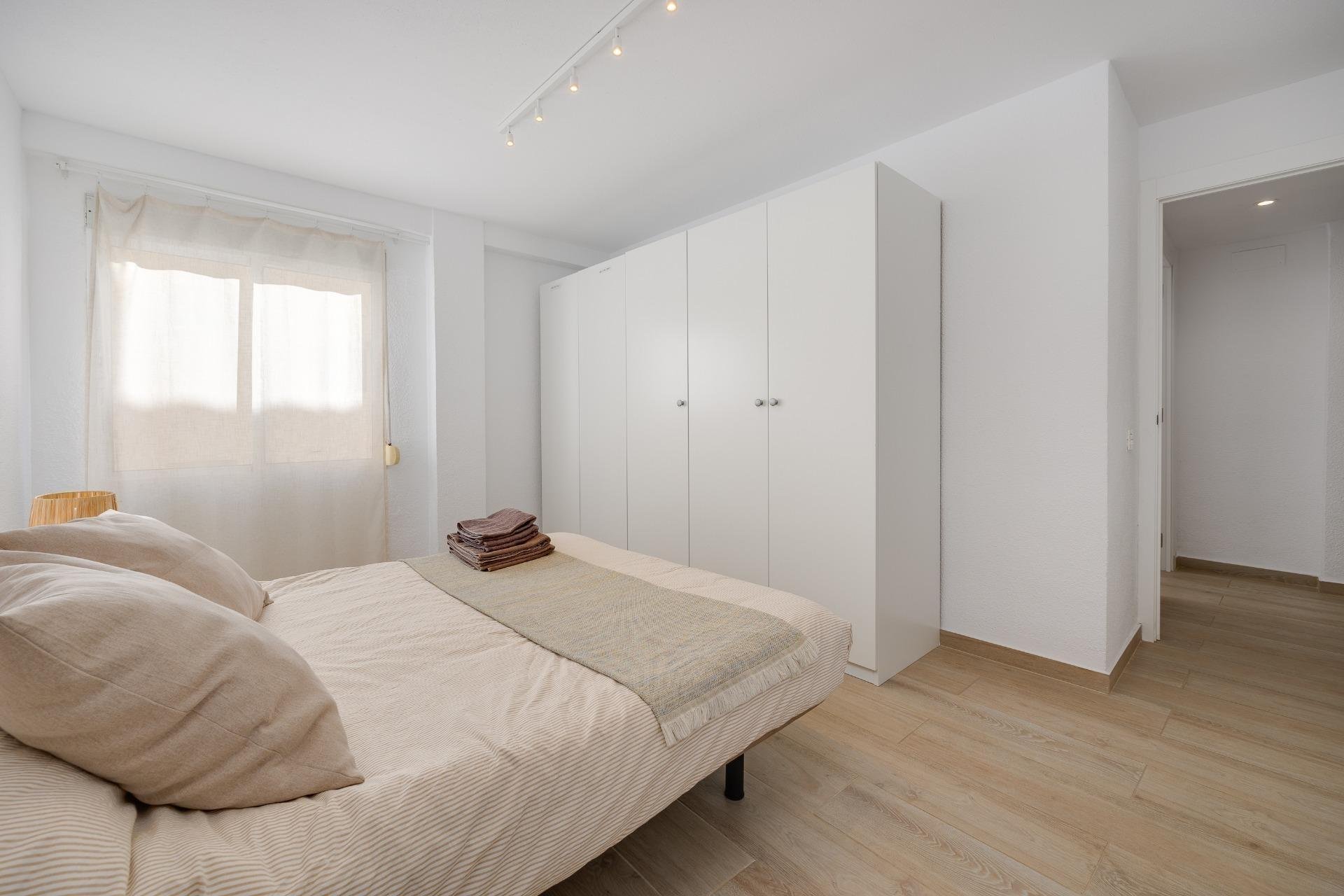 Resale - Apartment / Flat * - Torrevieja *