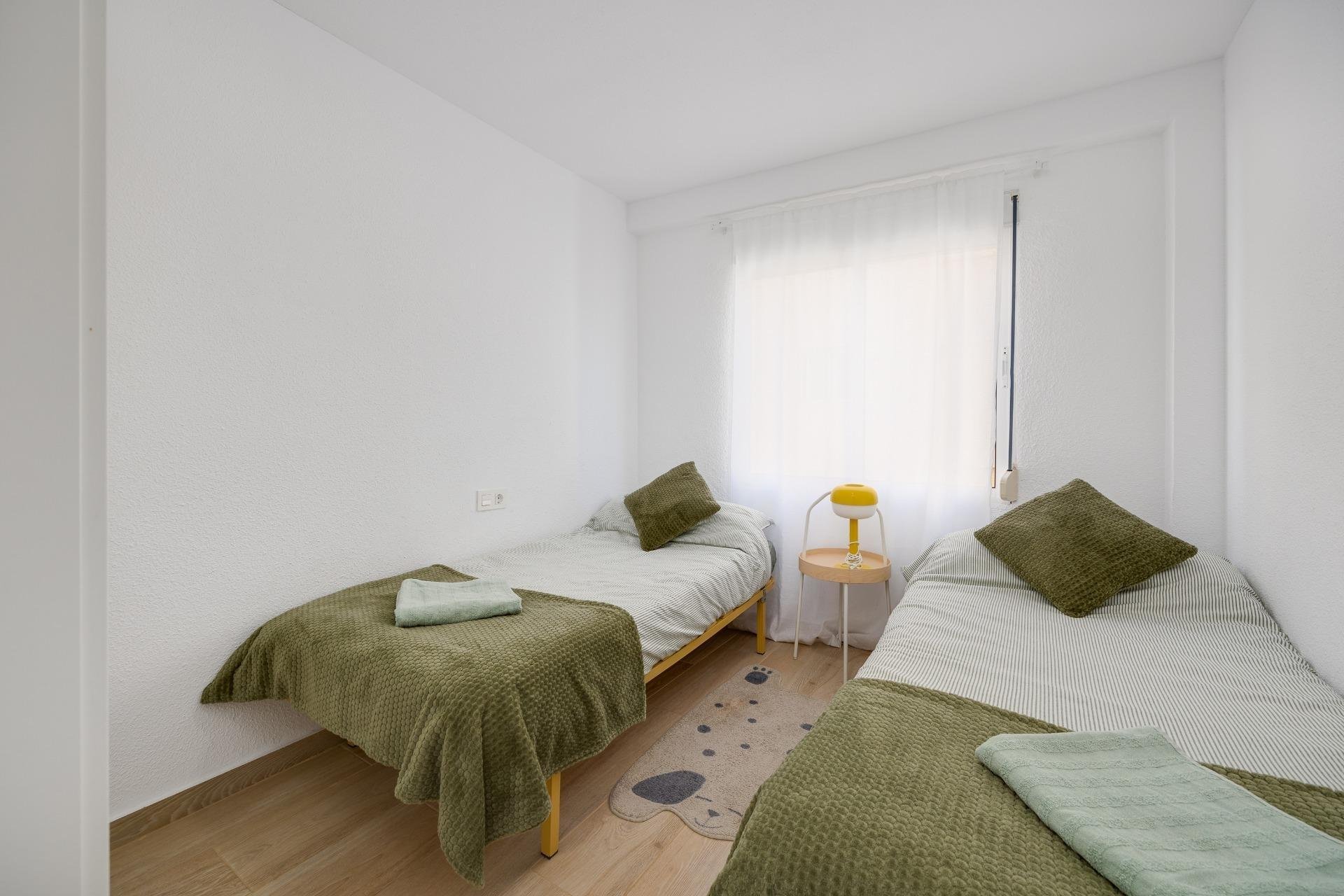 Resale - Apartment / Flat * - Torrevieja *