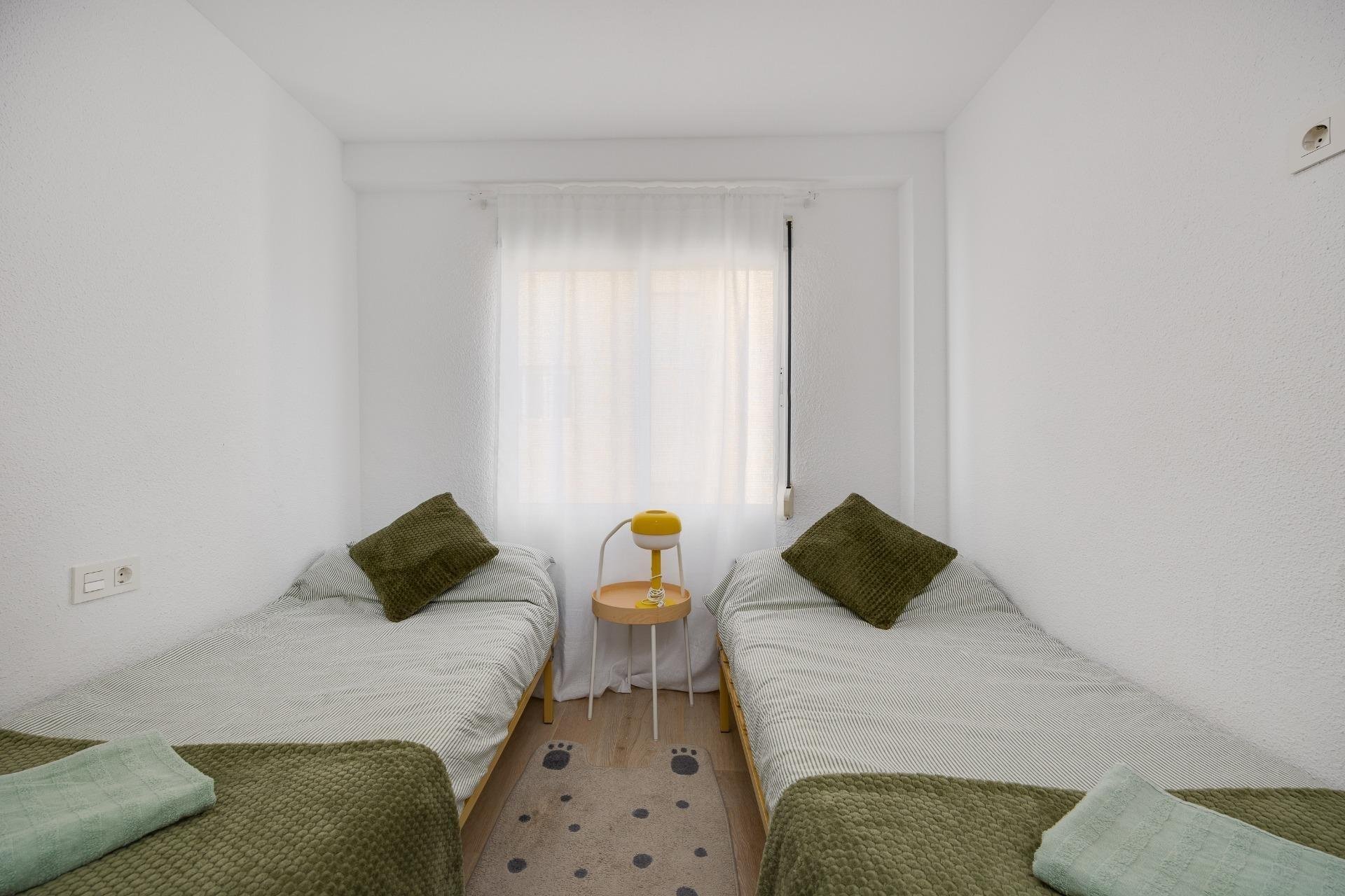 Resale - Apartment / Flat * - Torrevieja *