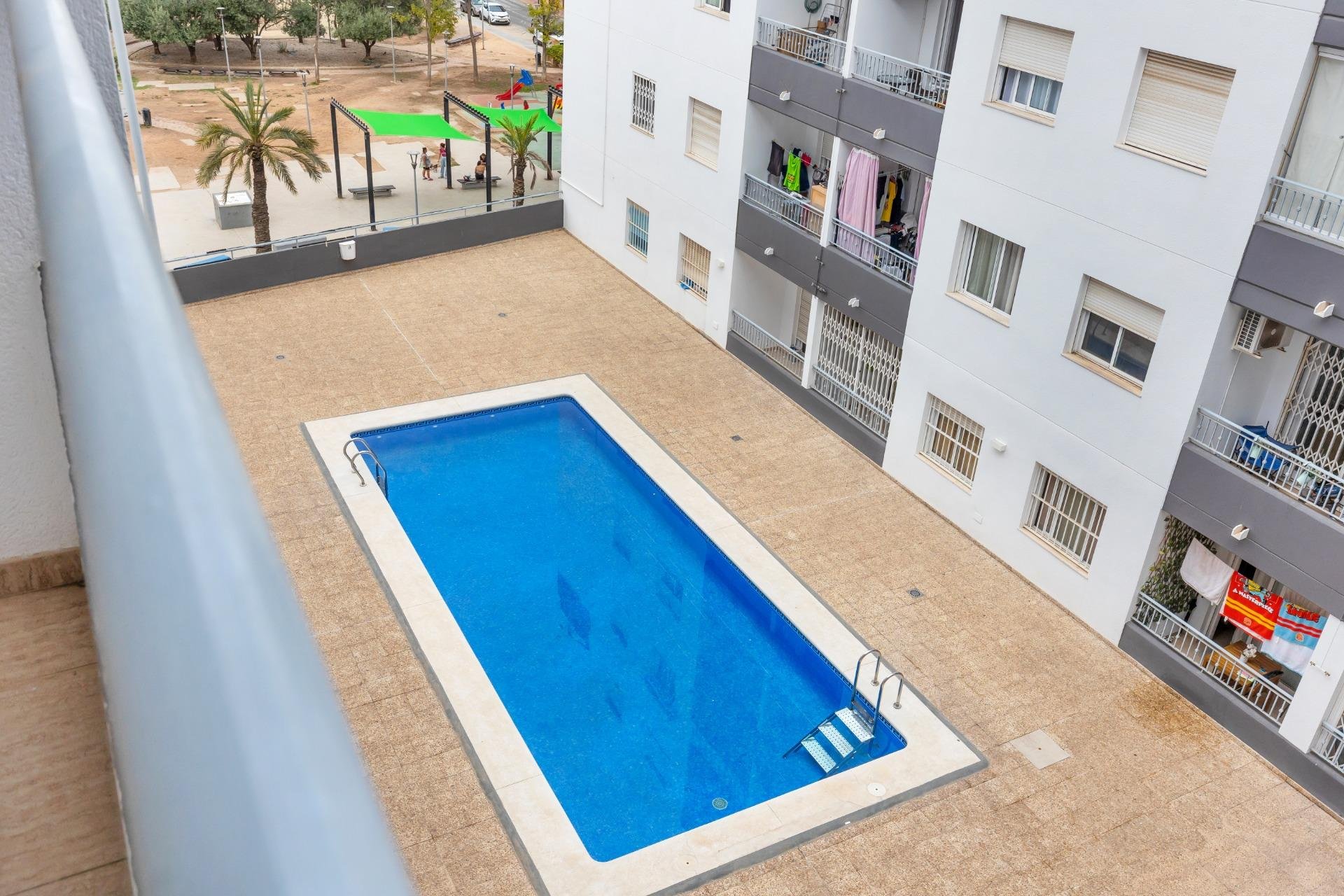 Resale - Apartment / Flat * - Torrevieja *