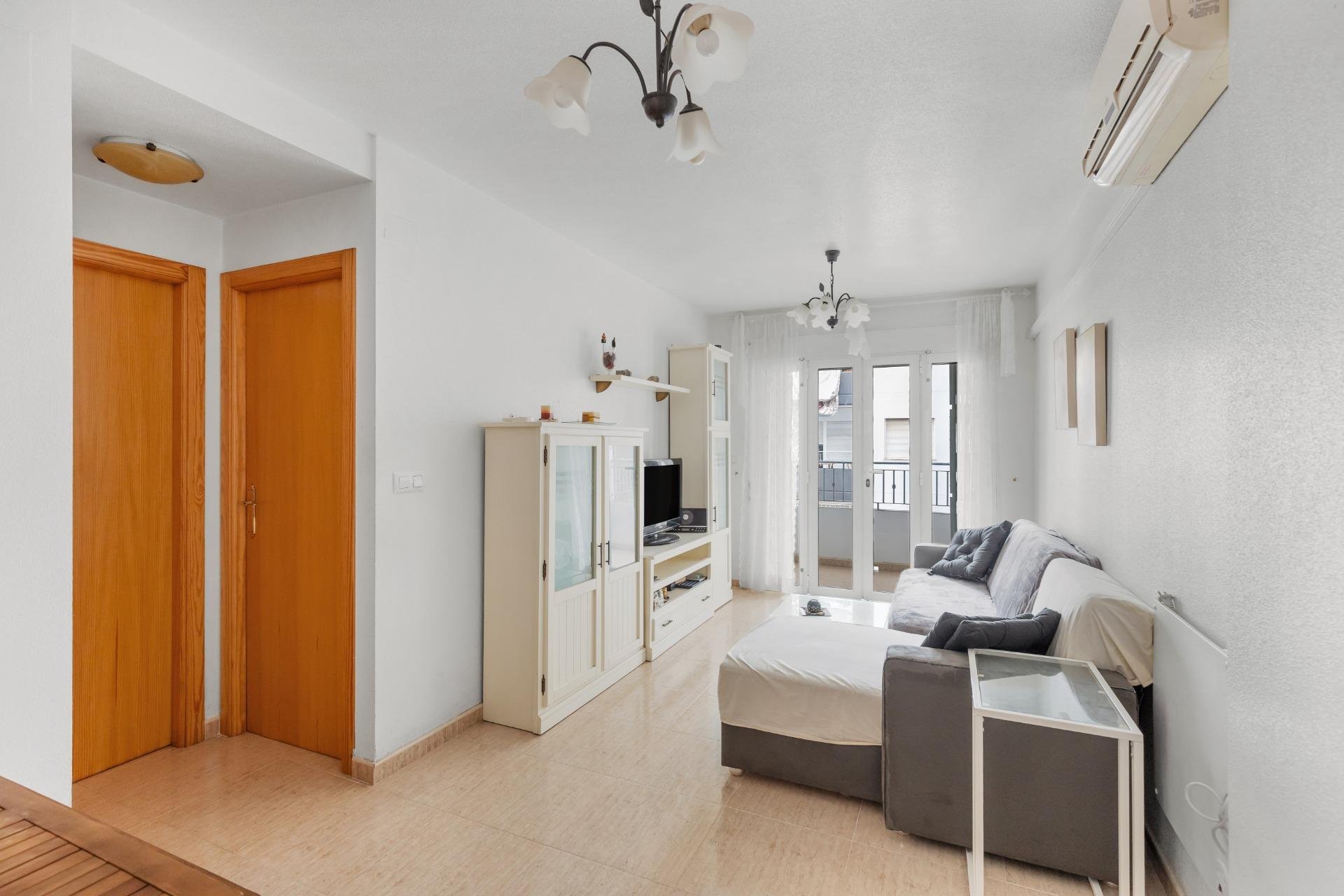 Resale - Apartment / Flat * - Torrevieja *