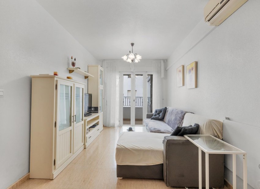 Resale - Apartment / Flat * - Torrevieja *