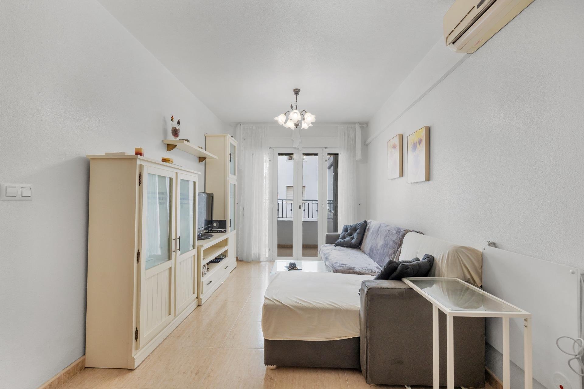 Resale - Apartment / Flat * - Torrevieja *