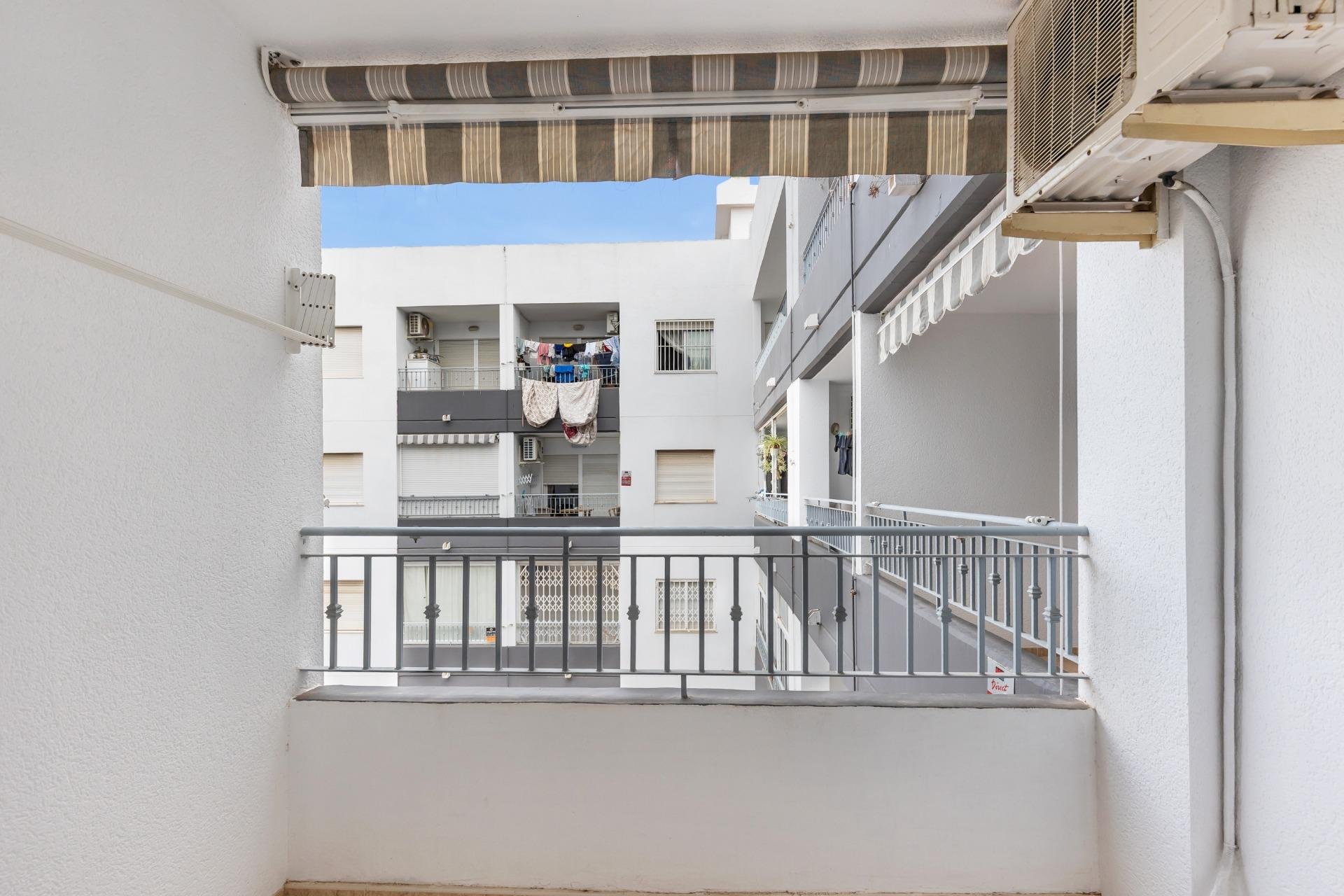 Resale - Apartment / Flat * - Torrevieja *