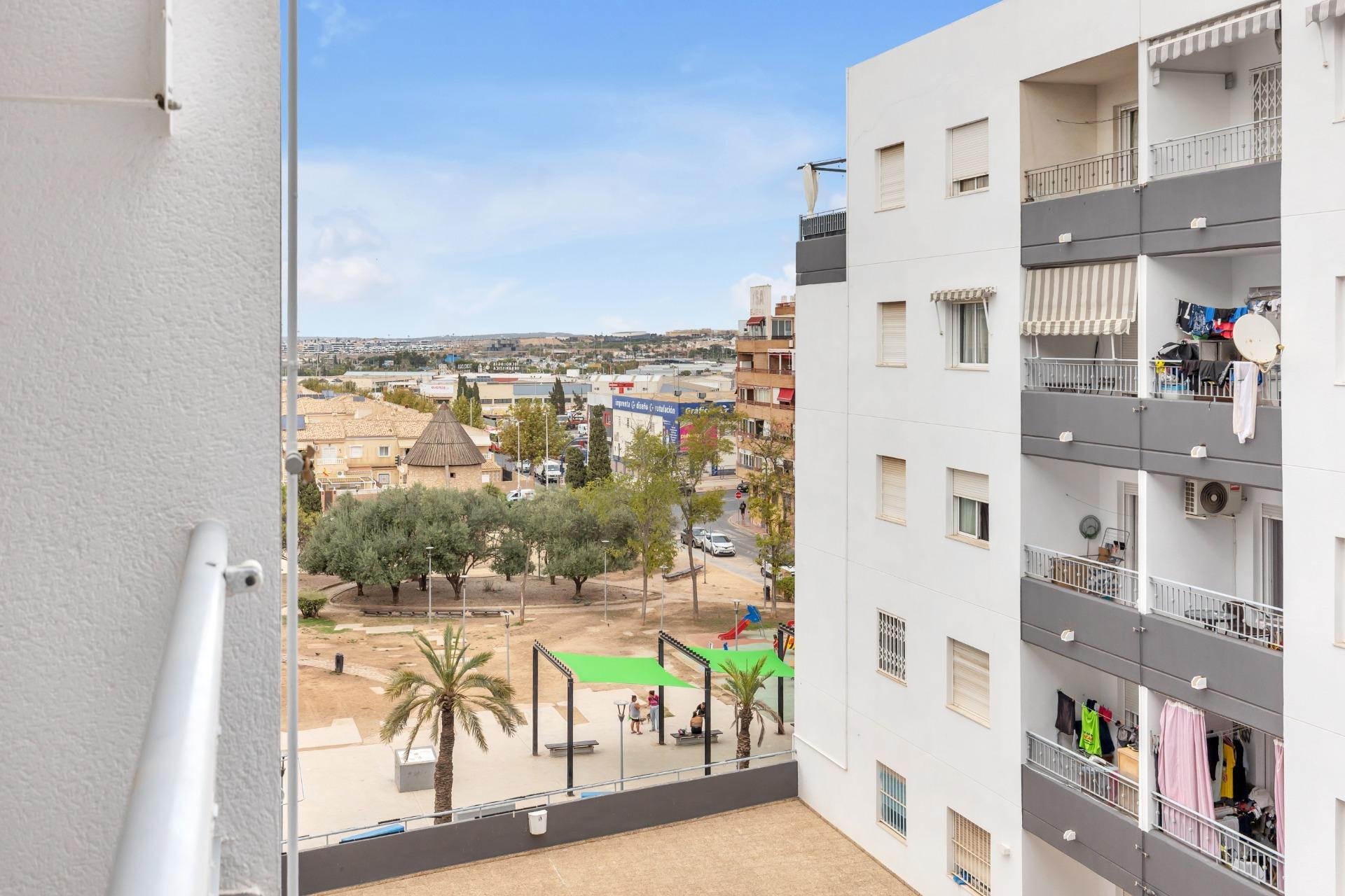 Resale - Apartment / Flat * - Torrevieja *