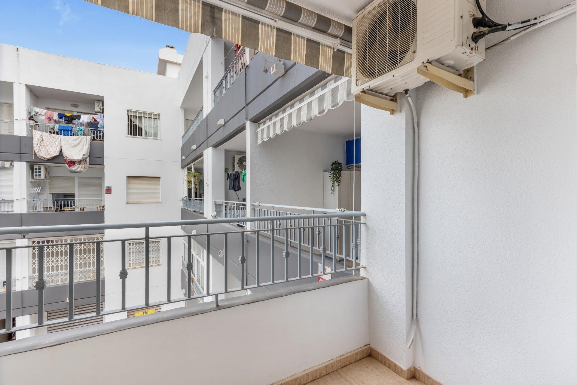 Resale - Apartment / Flat * - Torrevieja *