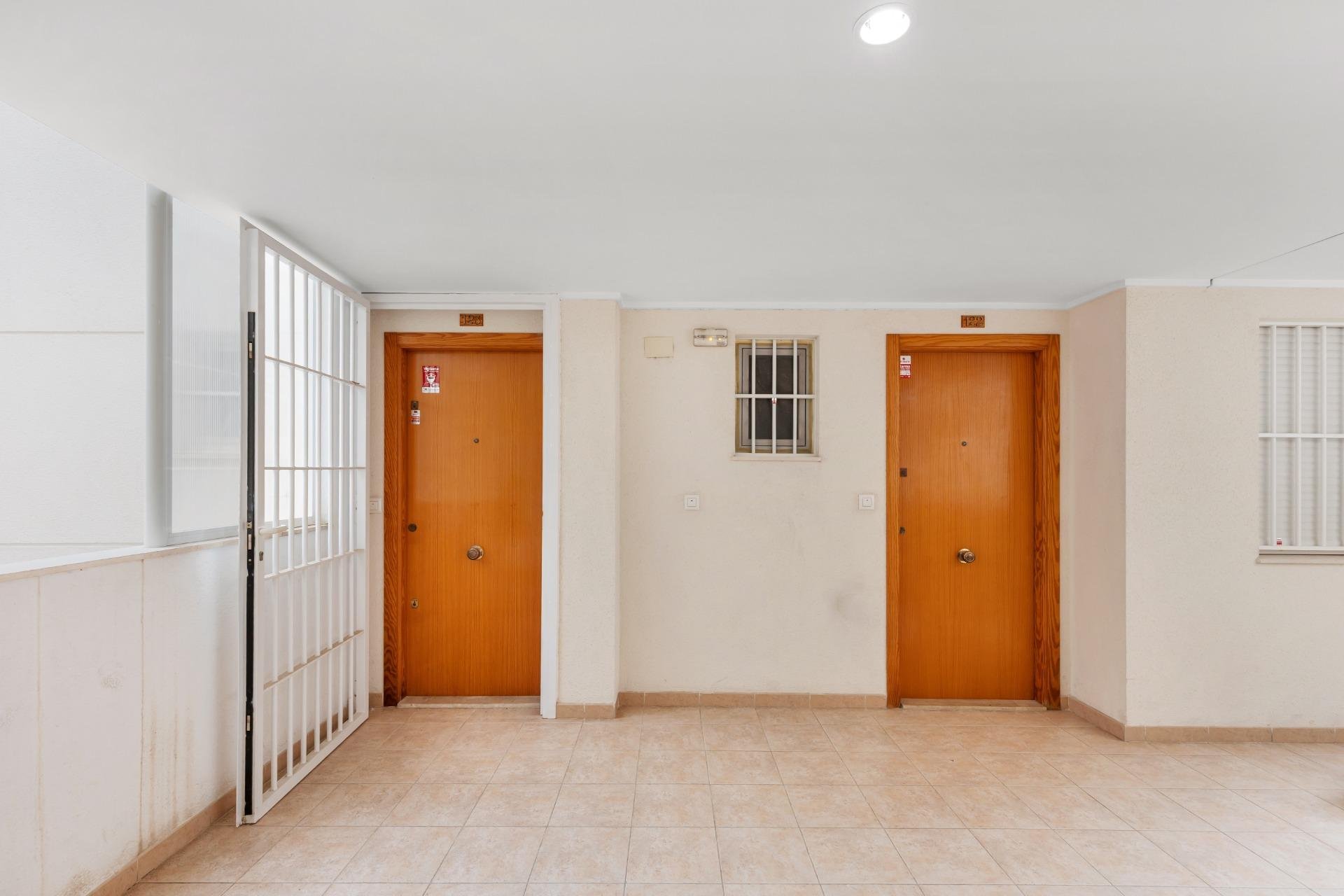 Resale - Apartment / Flat * - Torrevieja *