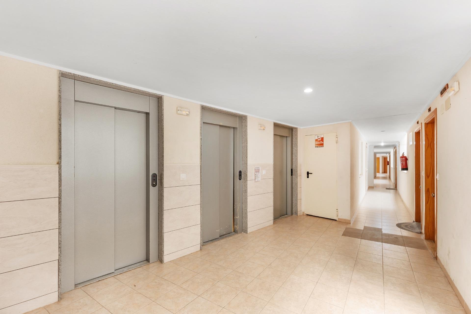 Resale - Apartment / Flat * - Torrevieja *